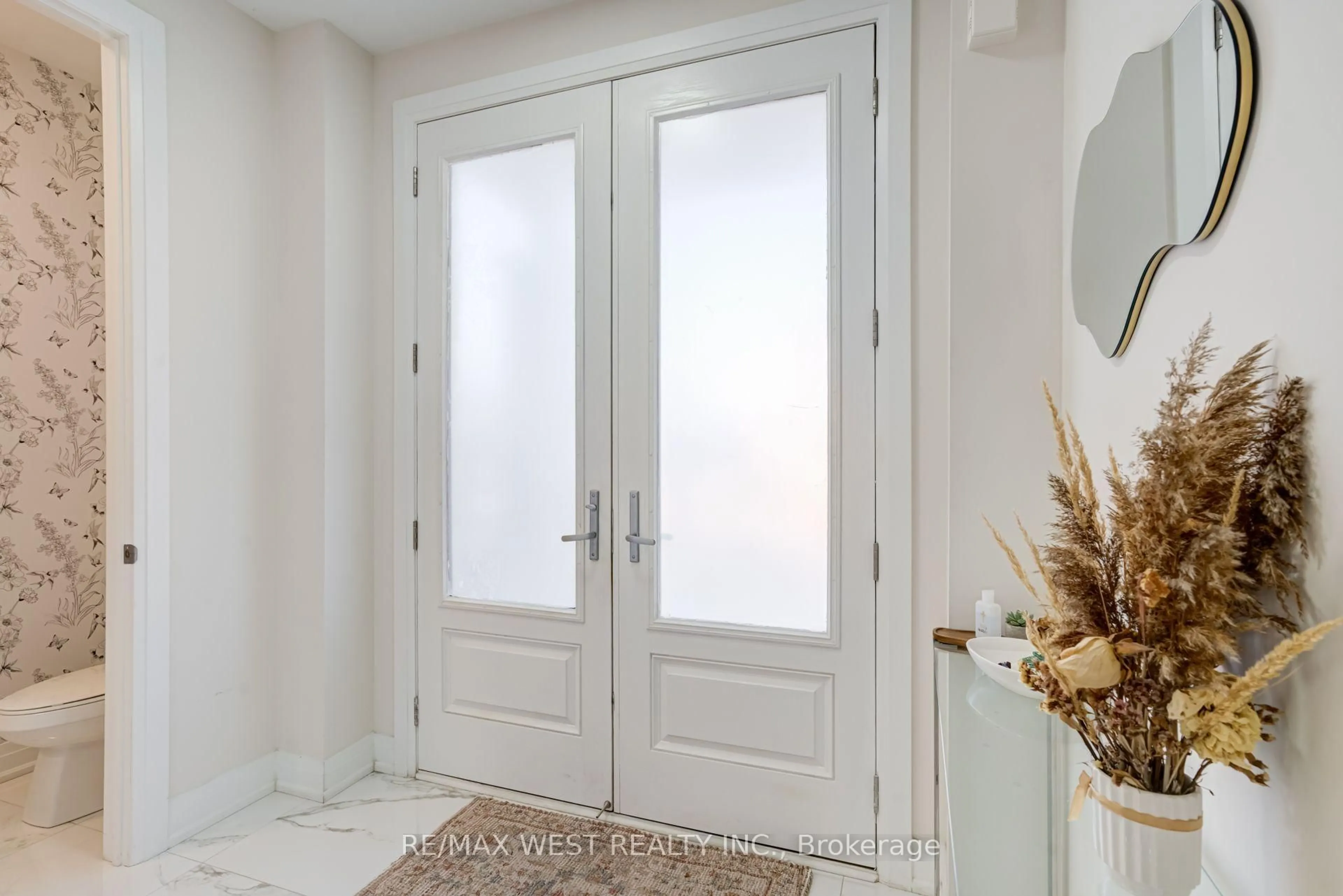 Indoor entryway for 2688 Sapphire Dr, Pickering Ontario L1X 0G5