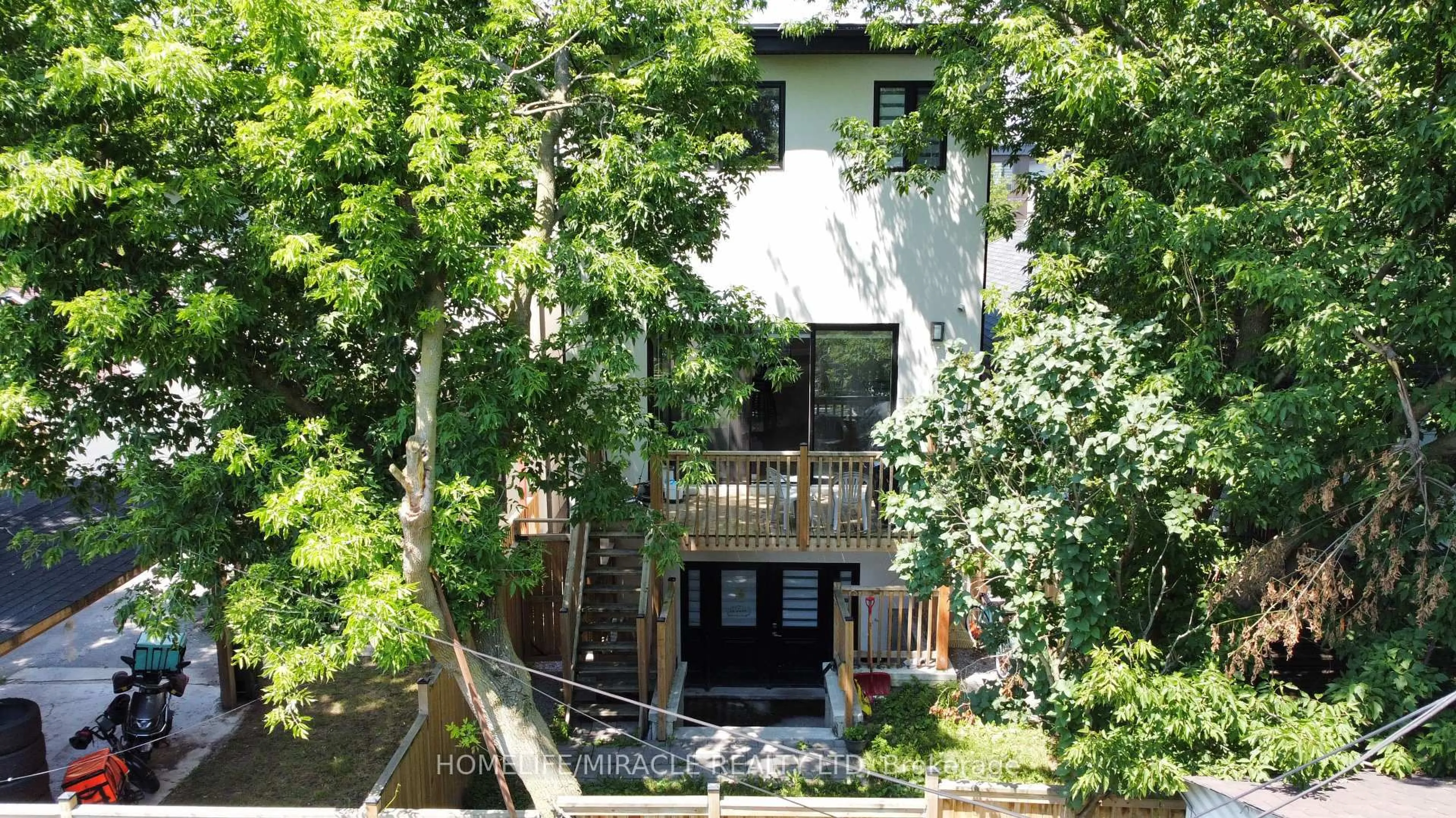 A pic from outside/outdoor area/front of a property/back of a property/a pic from drone, street for 49 Butterworth Ave, Toronto Ontario M1L 1H4