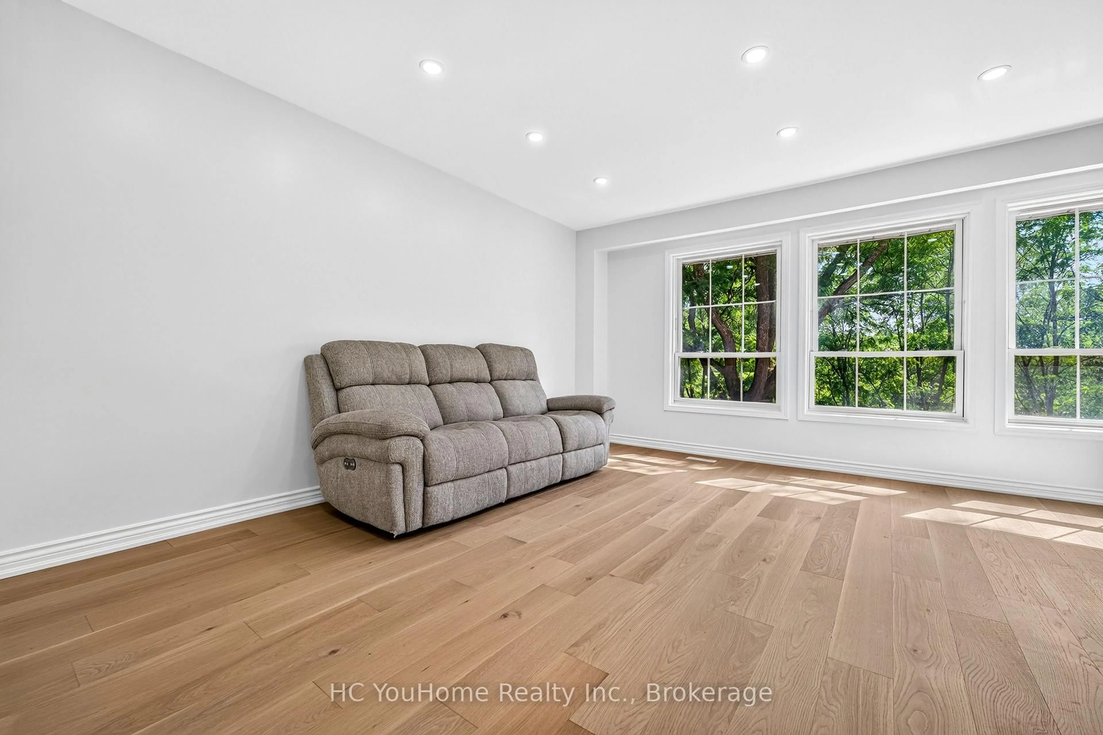 Living room with furniture, wood/laminate floor for 81 Brookmill Blvd #32, Toronto Ontario M1W 2L5