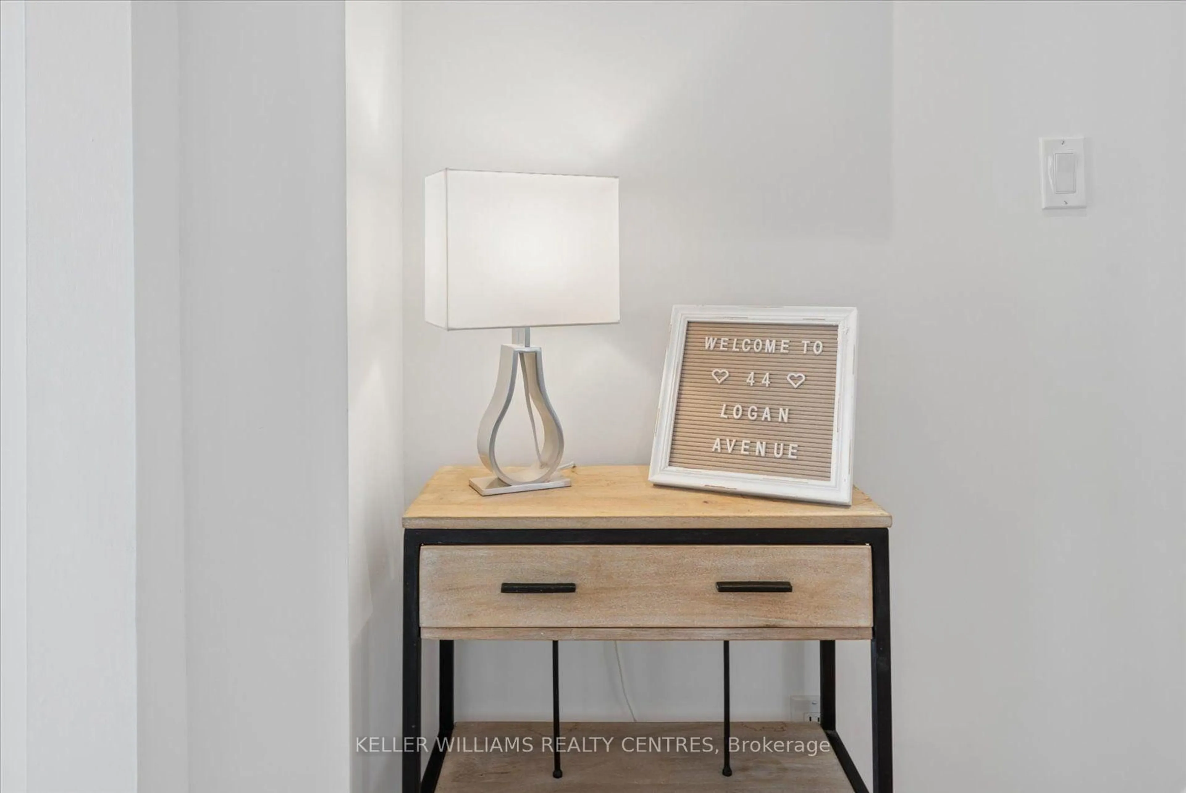 Indoor entryway for 44 Logan Ave, Toronto Ontario M4M 2M8