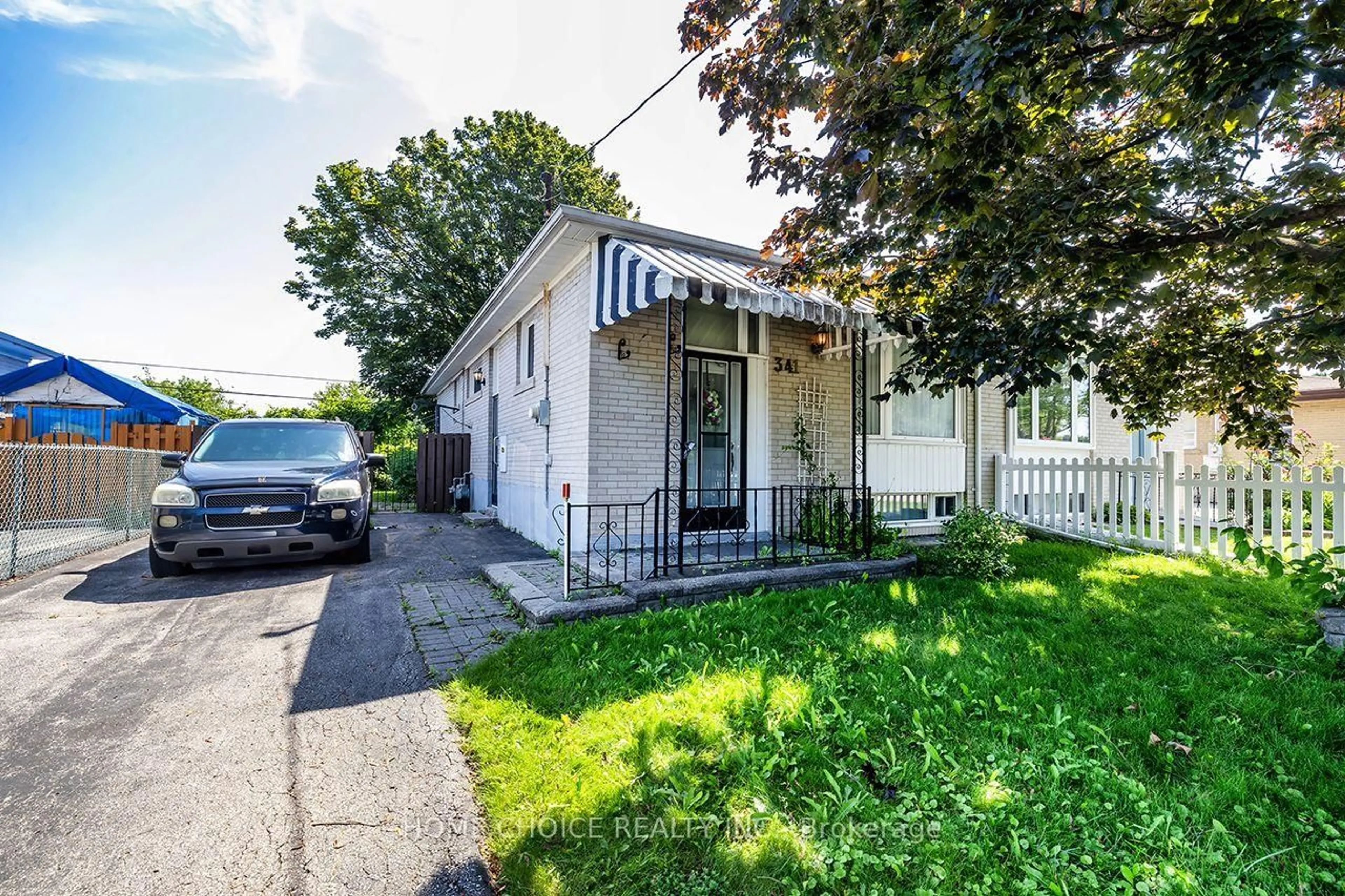 A pic from outside/outdoor area/front of a property/back of a property/a pic from drone, street for 341 Rosedale Dr, Whitby Ontario L1N 1Z2