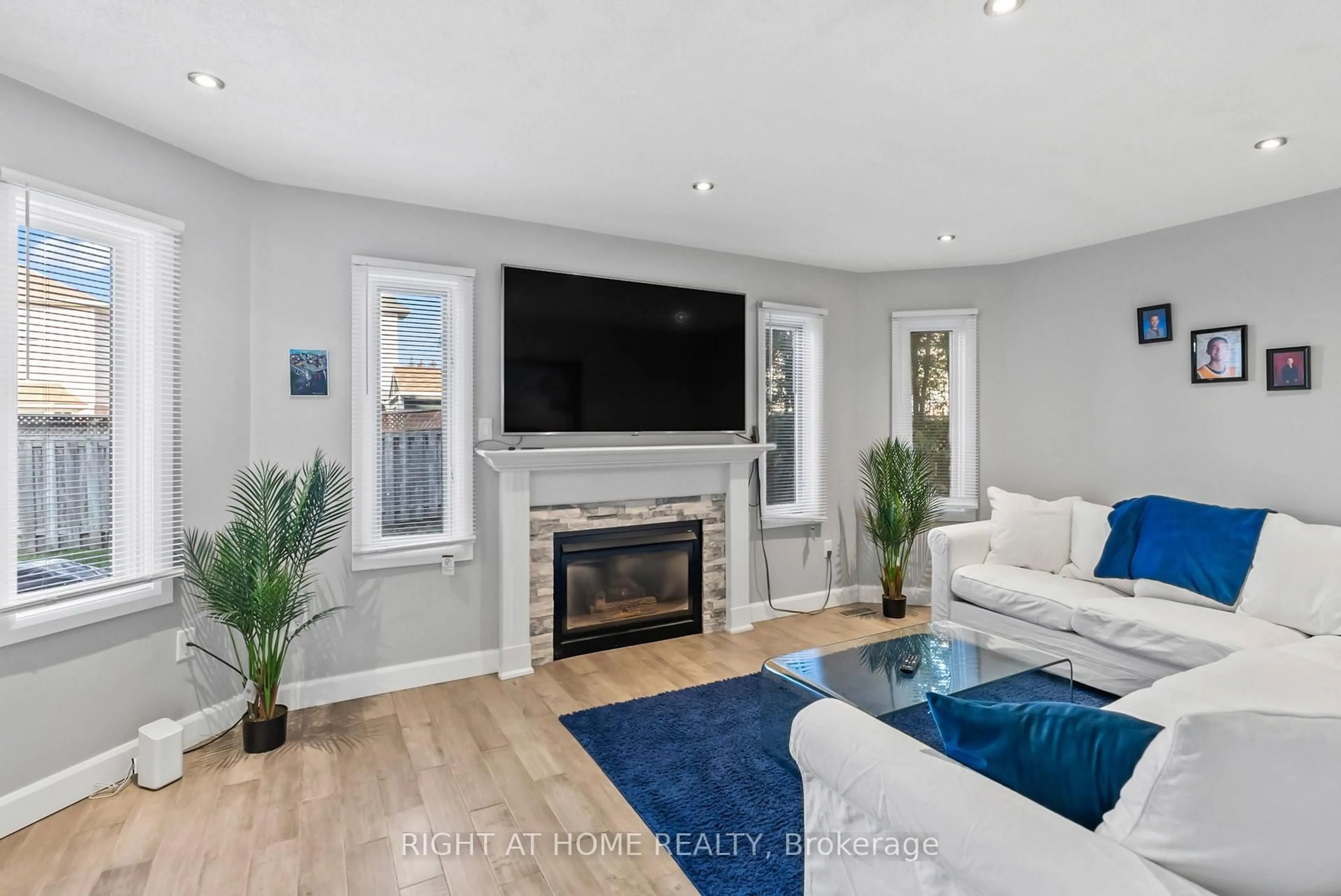 Living room with furniture, unknown for 1040 Beaver Valley Cres, Oshawa Ontario L1J 8N2