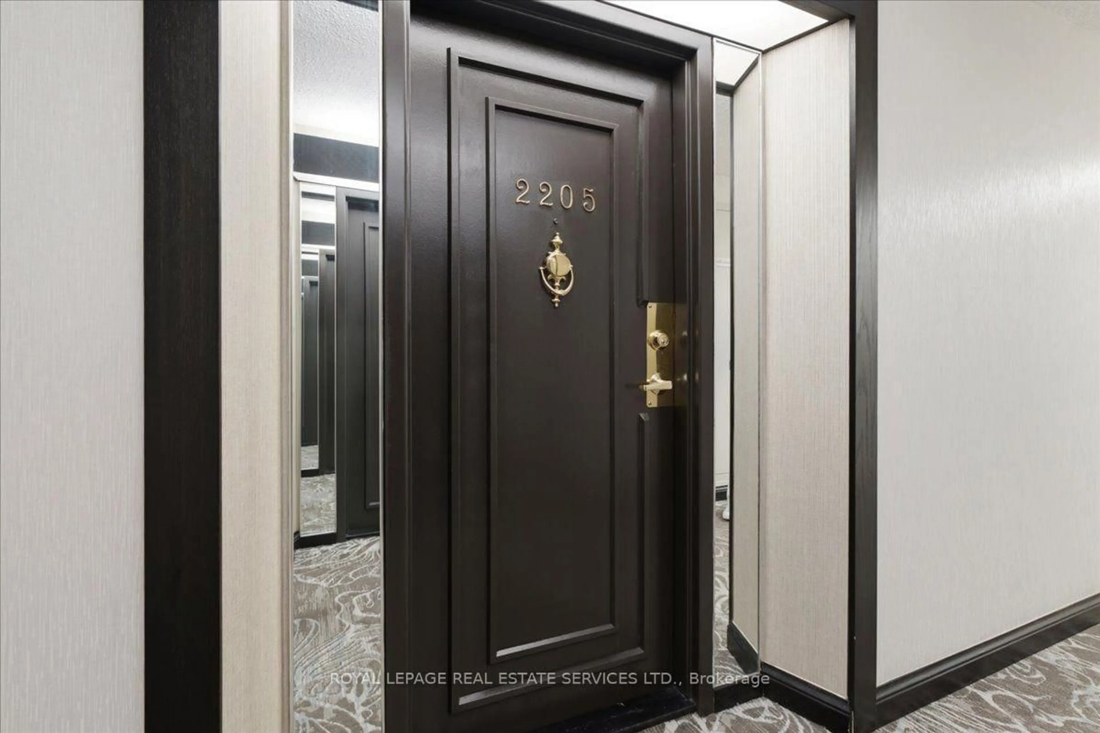 Indoor foyer for 2330 Bridletowne Circ #2205, Toronto Ontario M1W 3P6