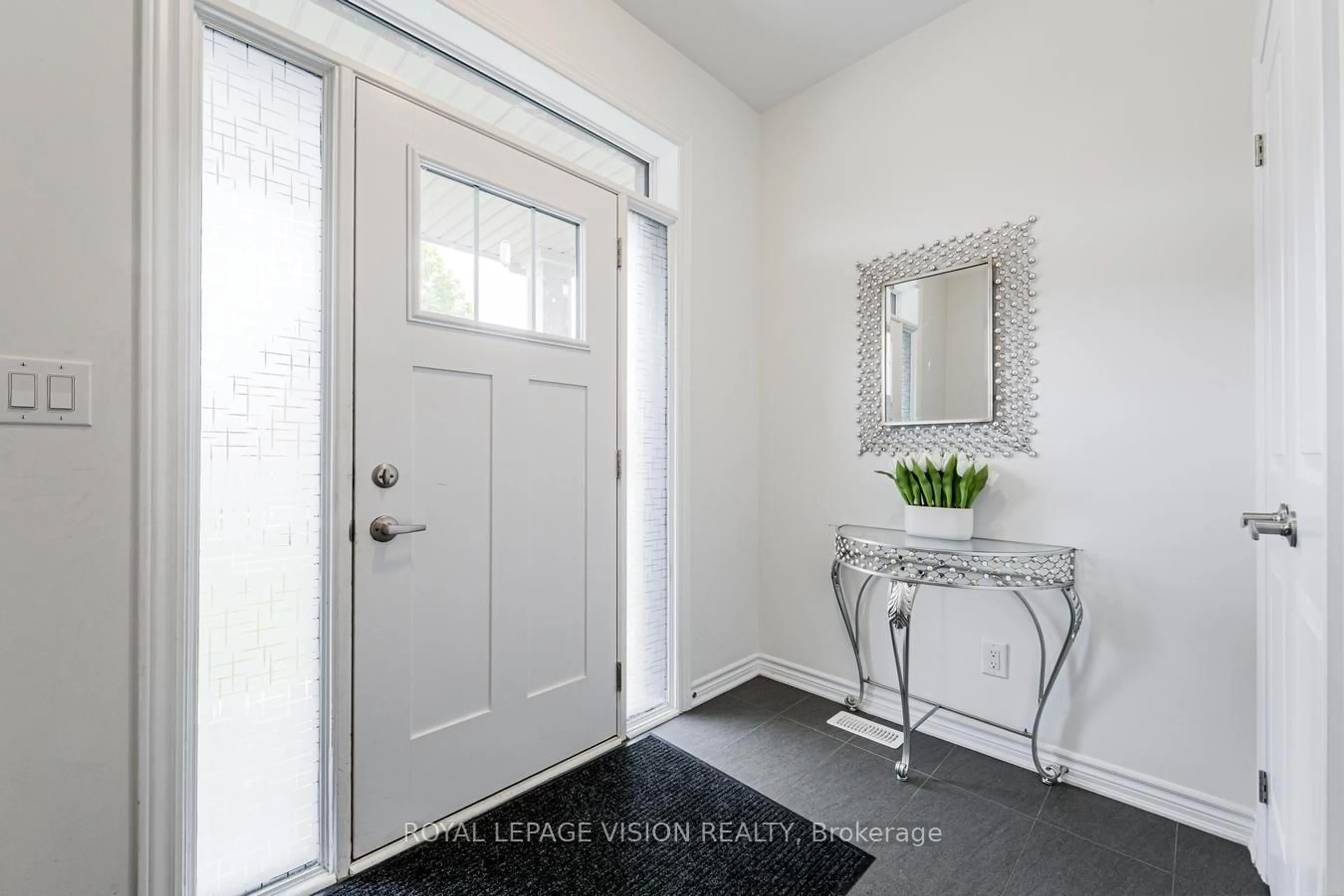 Indoor entryway for 33 Bremner St, Whitby Ontario L1R 1W5