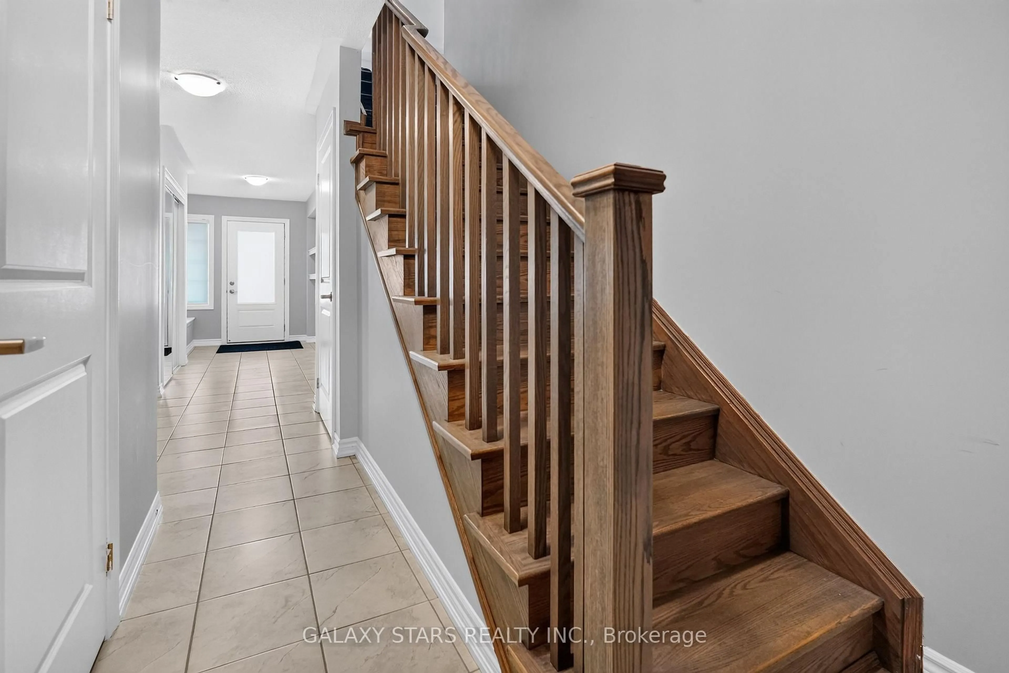 Unknown for 10 Sedgemoor St, Whitby Ontario L1P 0M3