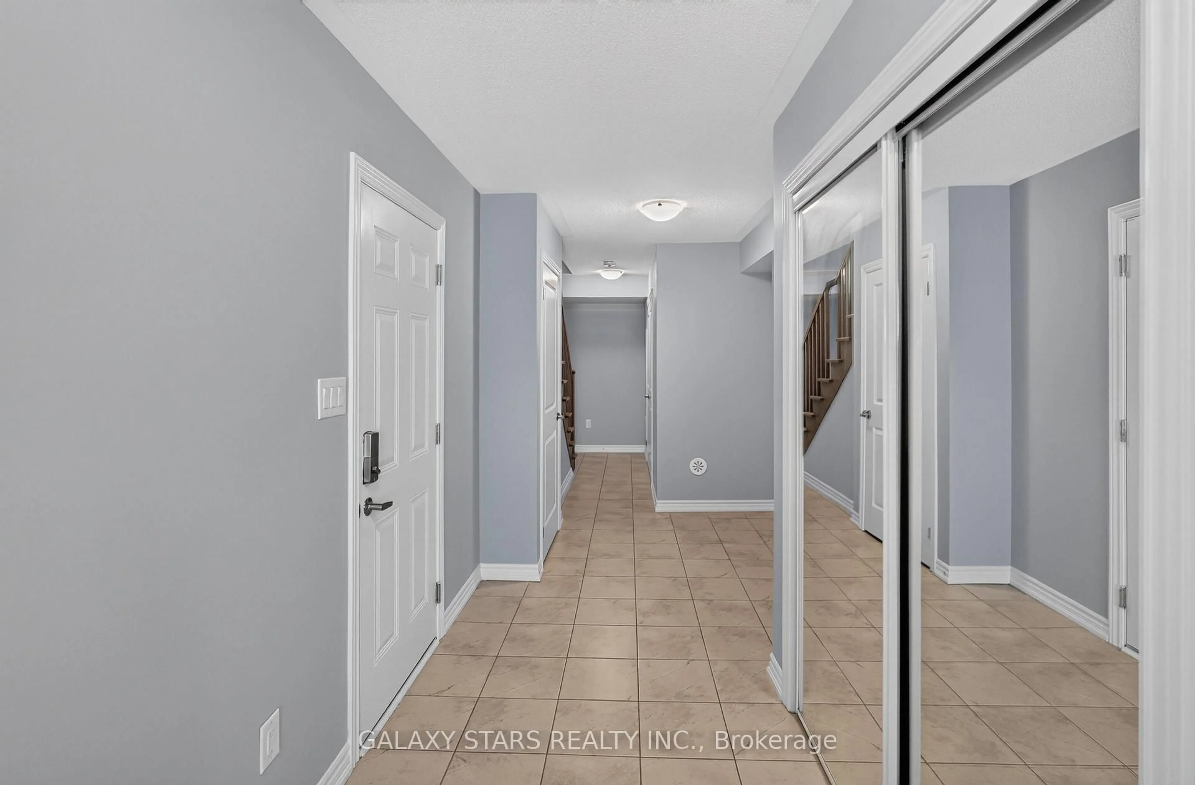 Indoor entryway for 10 Sedgemoor St, Whitby Ontario L1P 0M3