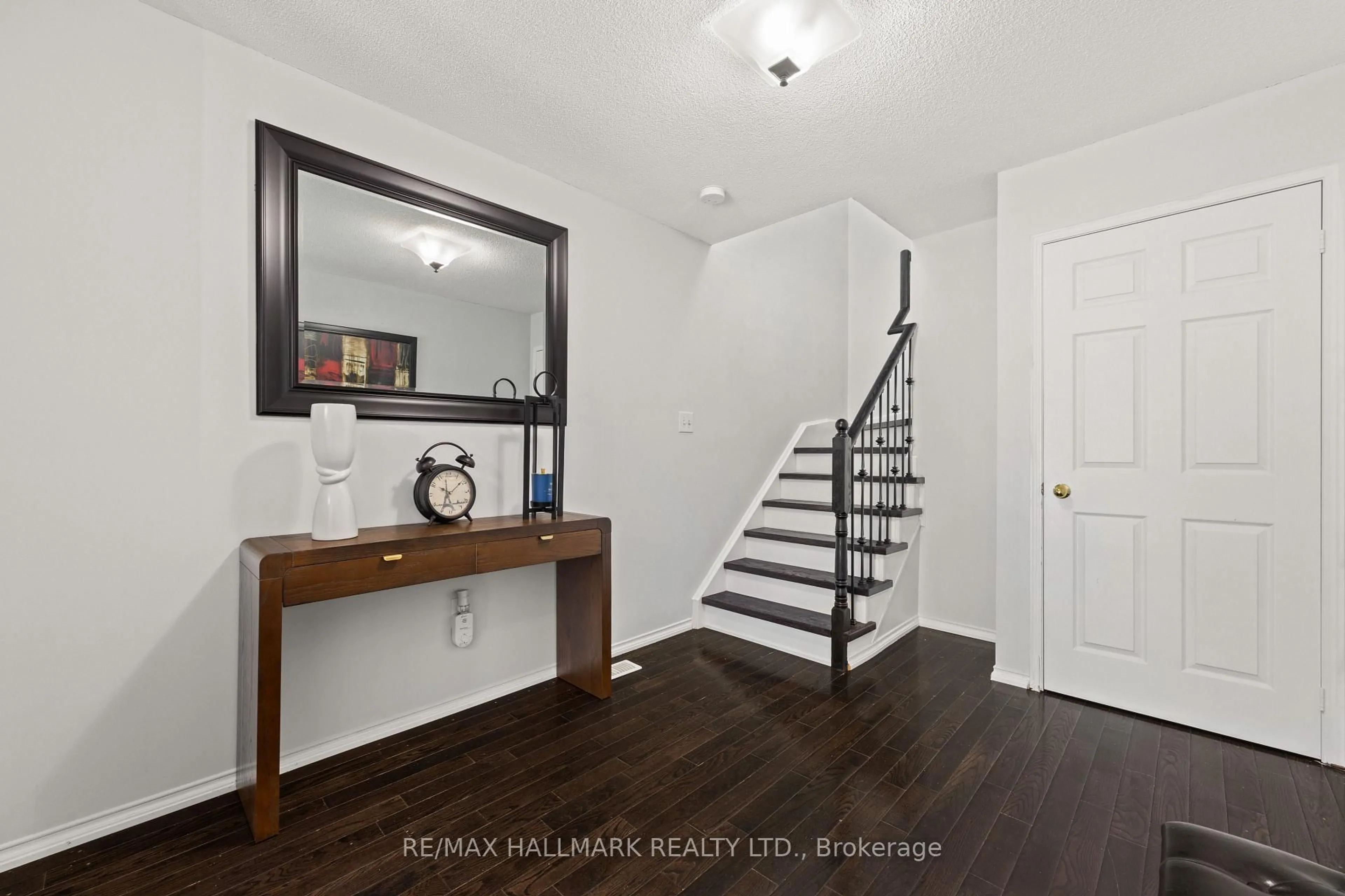 Indoor entryway for 35 Chaston Rd, Ajax Ontario L1Z 0M5