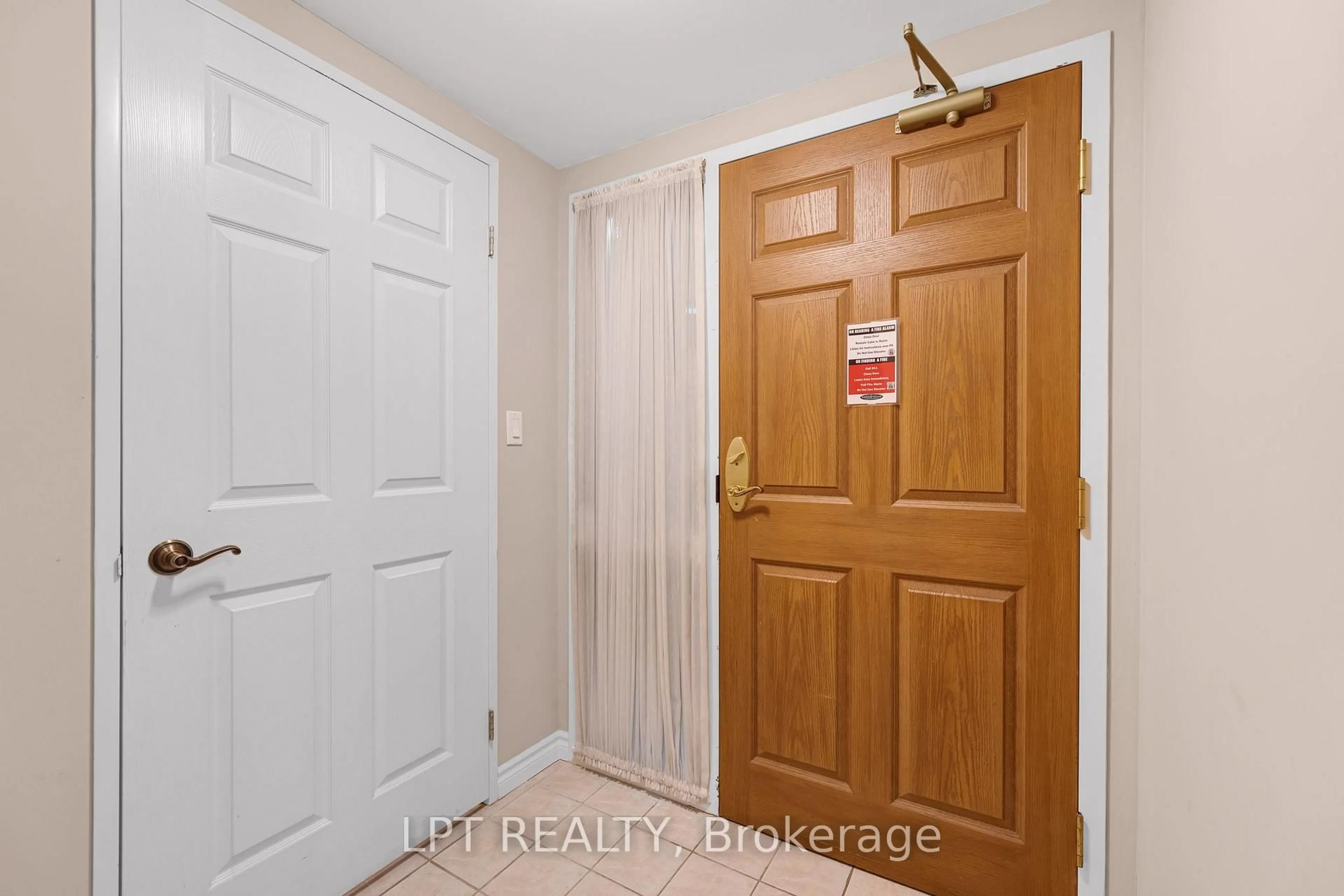 Indoor entryway for 115 Bonis Ave #216, Toronto Ontario M1T 3S4