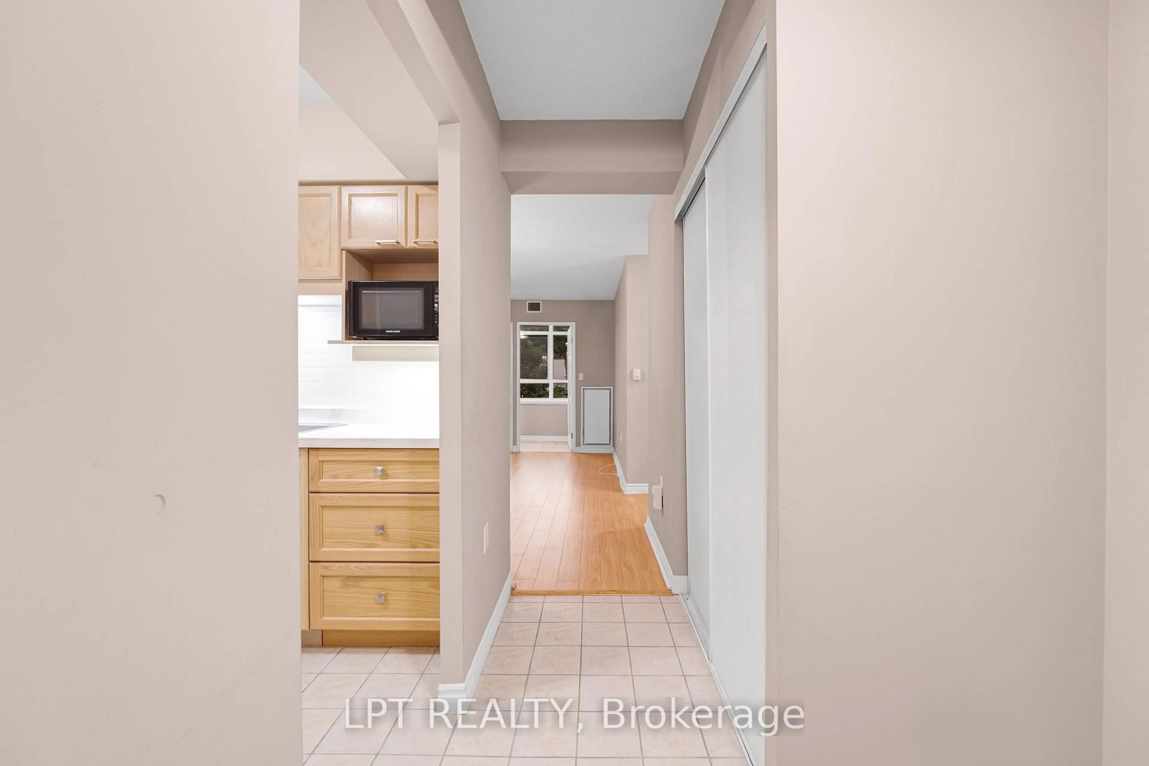 Indoor entryway for 115 Bonis Ave #216, Toronto Ontario M1T 3S4