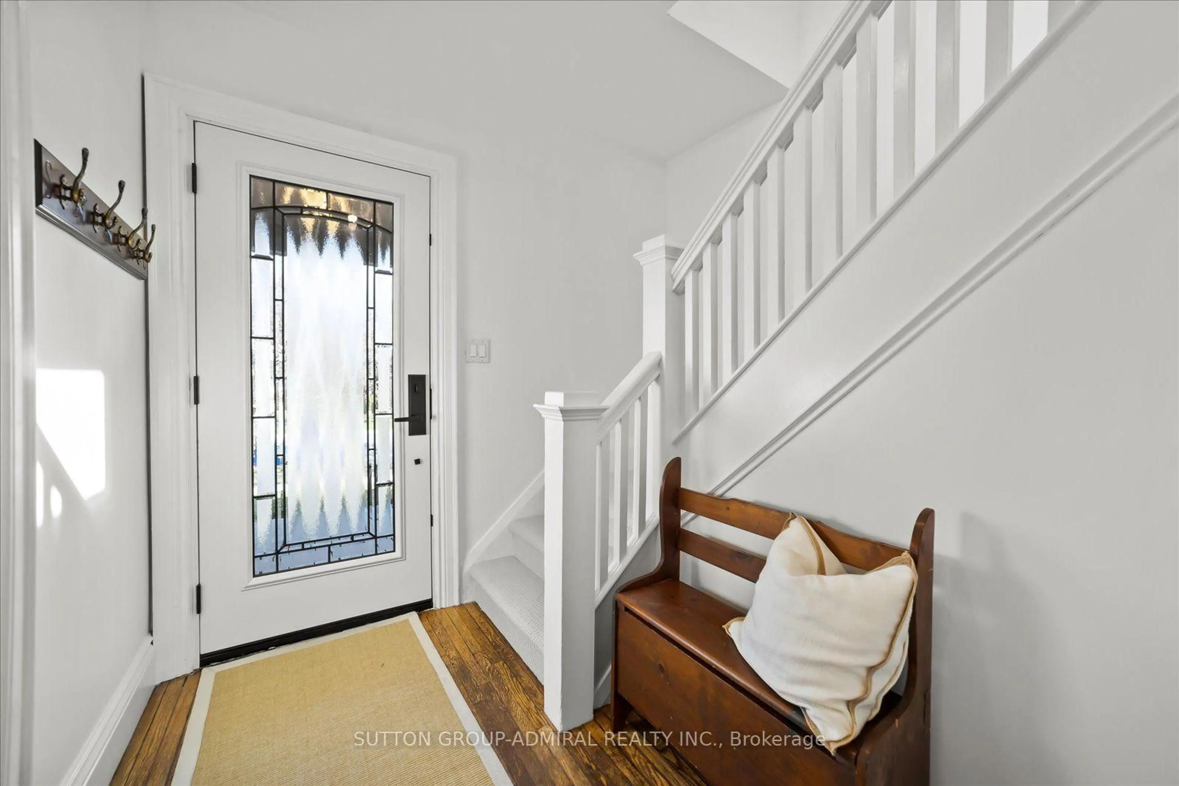 Indoor entryway for 23 Westmoreland Ave, Oshawa Ontario L1G 2M9