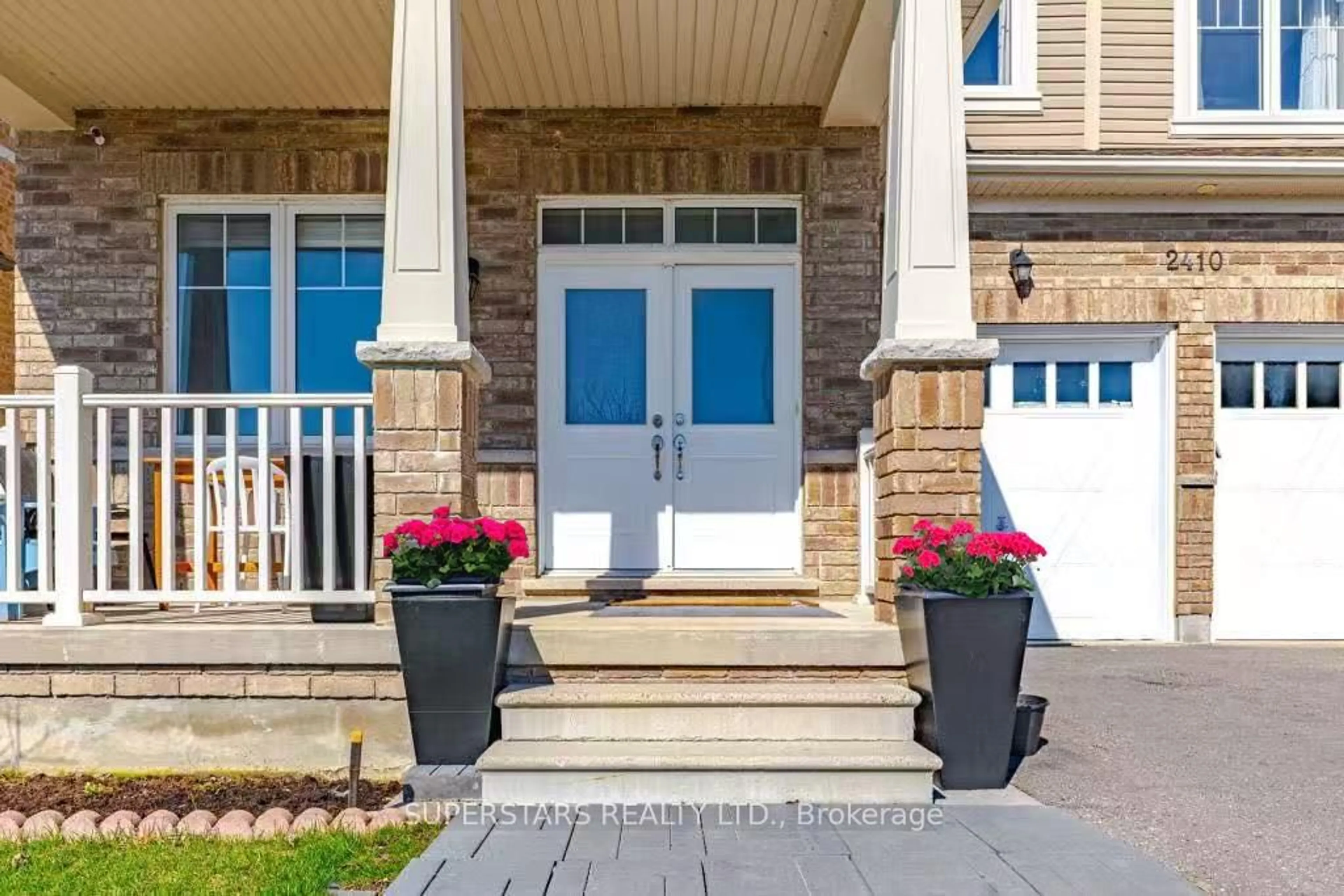 Indoor entryway for 2410 Bridle Rd, Oshawa Ontario L1L 0E1