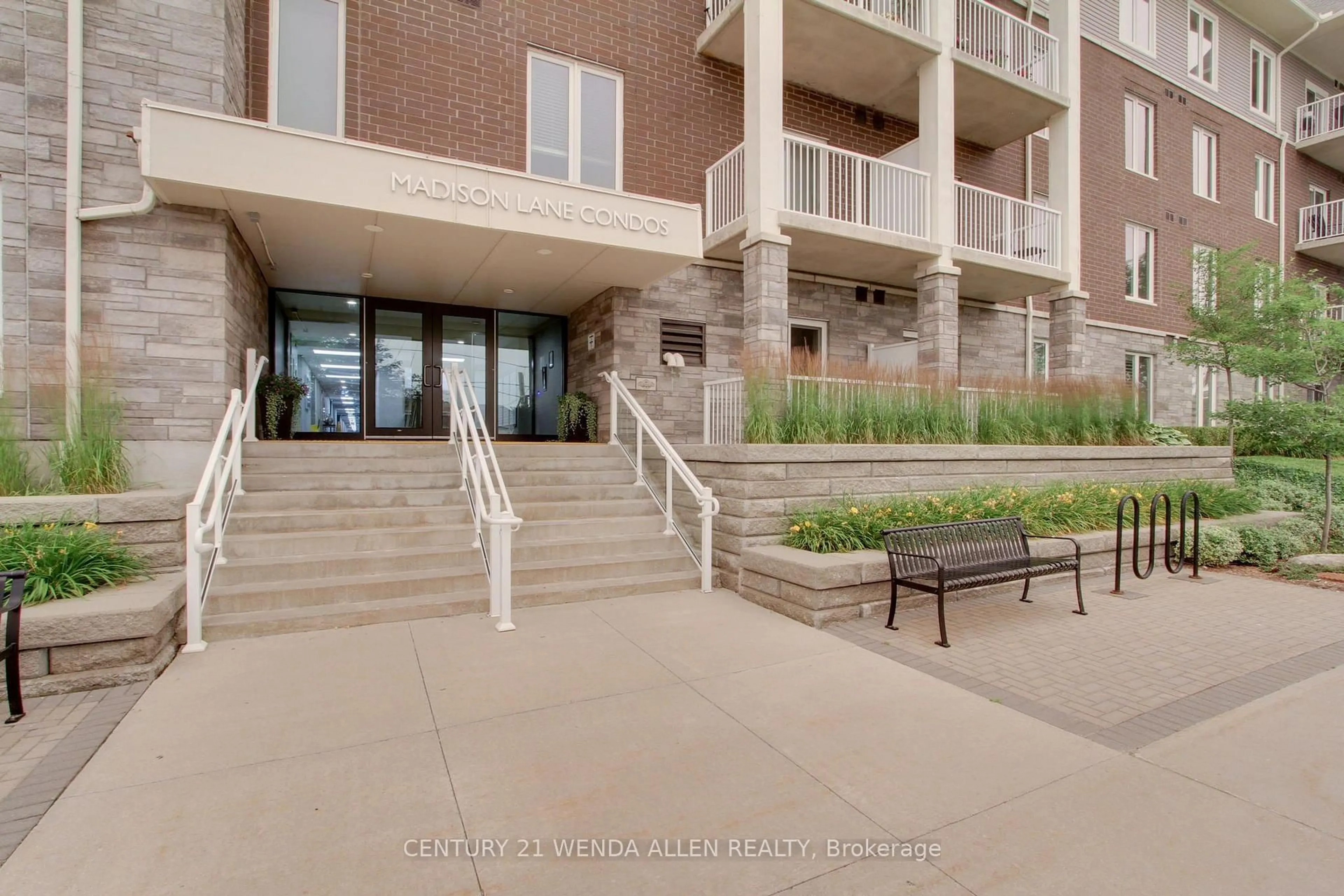 Unknown for 290 Liberty St, Clarington Ontario L1C 0H3