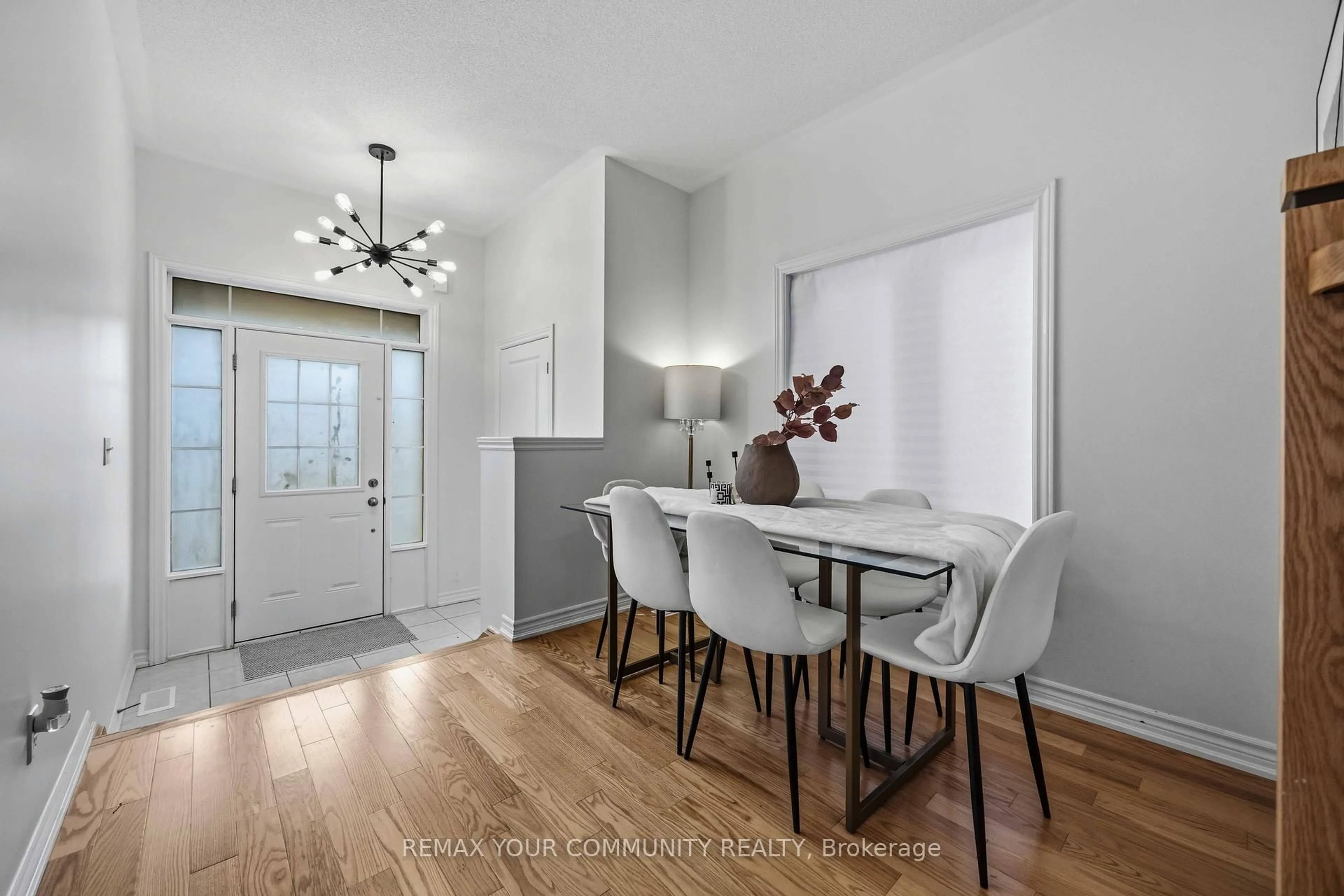 Dining room, wood/laminate floor for 1117 Skyridge Blvd, Pickering Ontario L1X 0M8