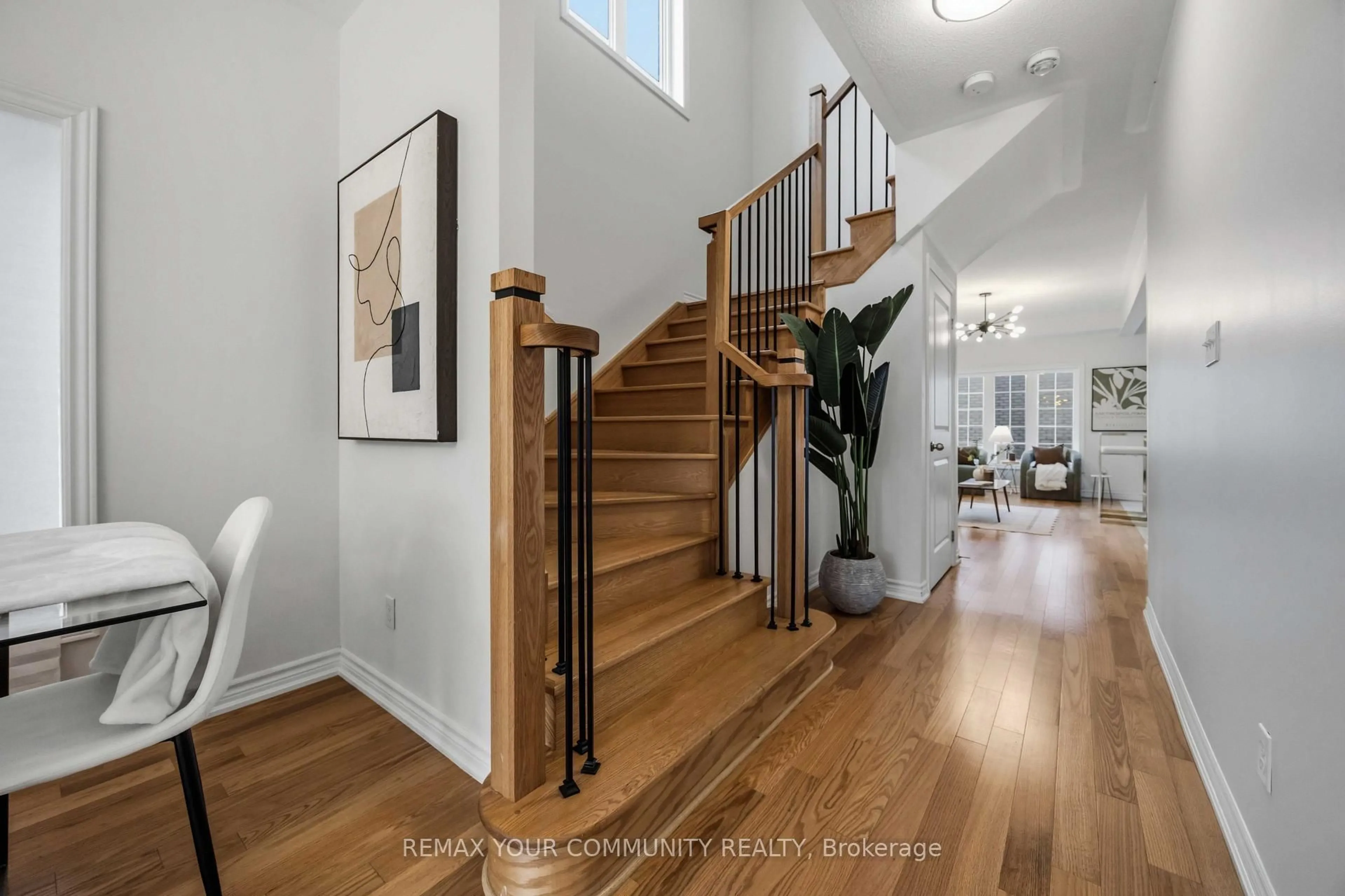 Indoor entryway for 1117 Skyridge Blvd, Pickering Ontario L1X 0M8
