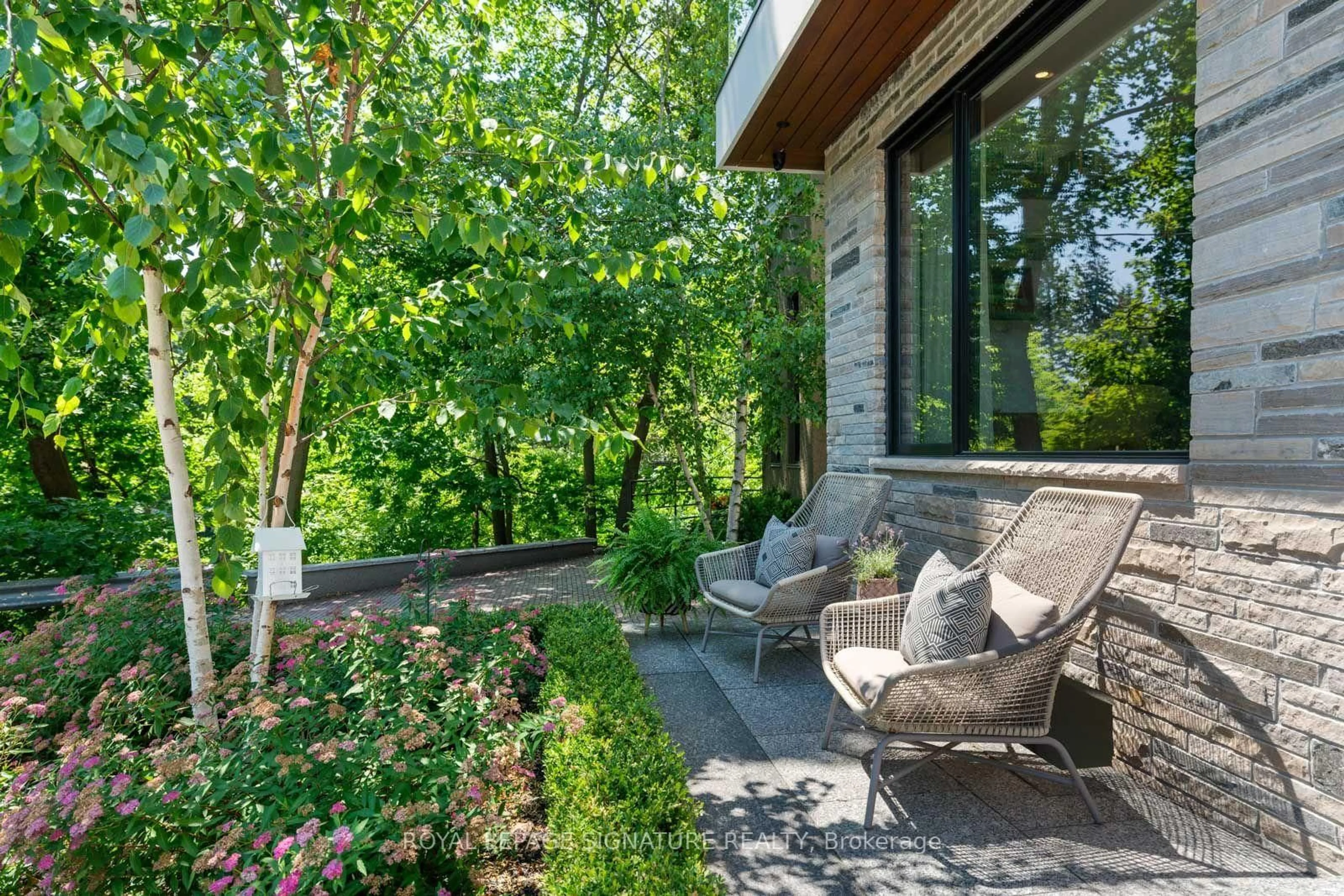 Patio, forest/trees view for 20 Duart Park Rd, Toronto Ontario M4E 1J2