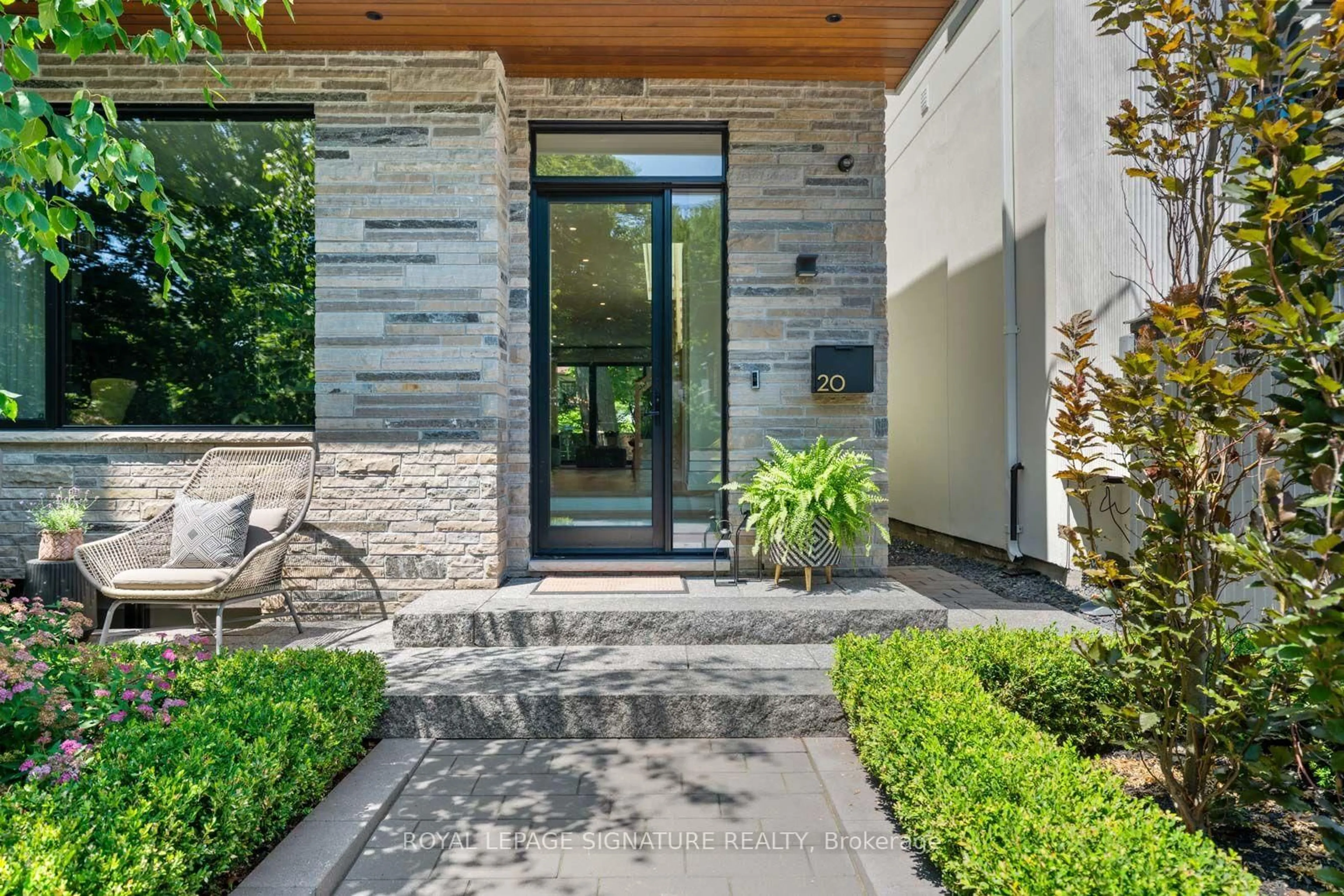 Indoor entryway for 20 Duart Park Rd, Toronto Ontario M4E 1J2