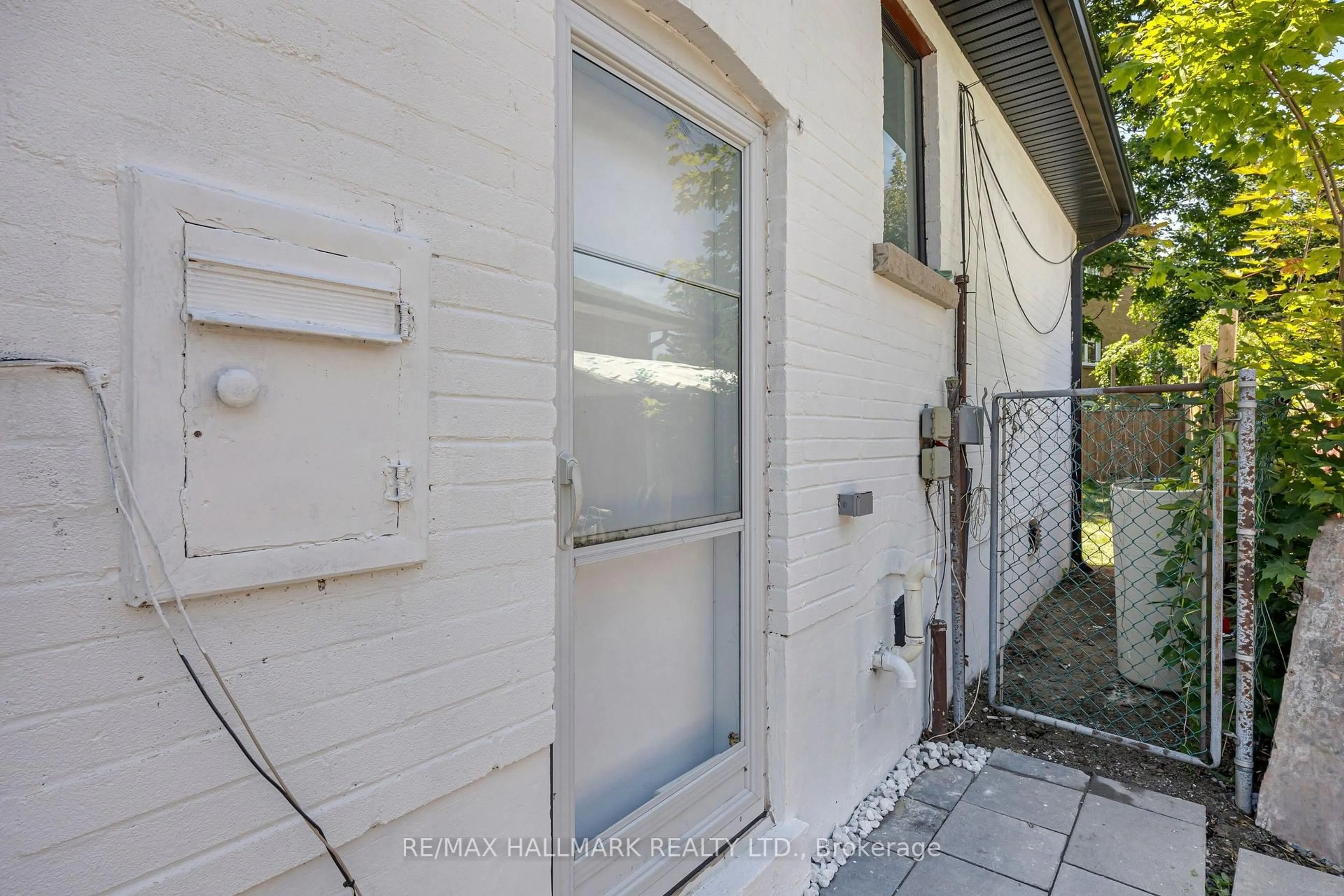 Unknown for 978 Midland Ave, Toronto Ontario M1K 4G6