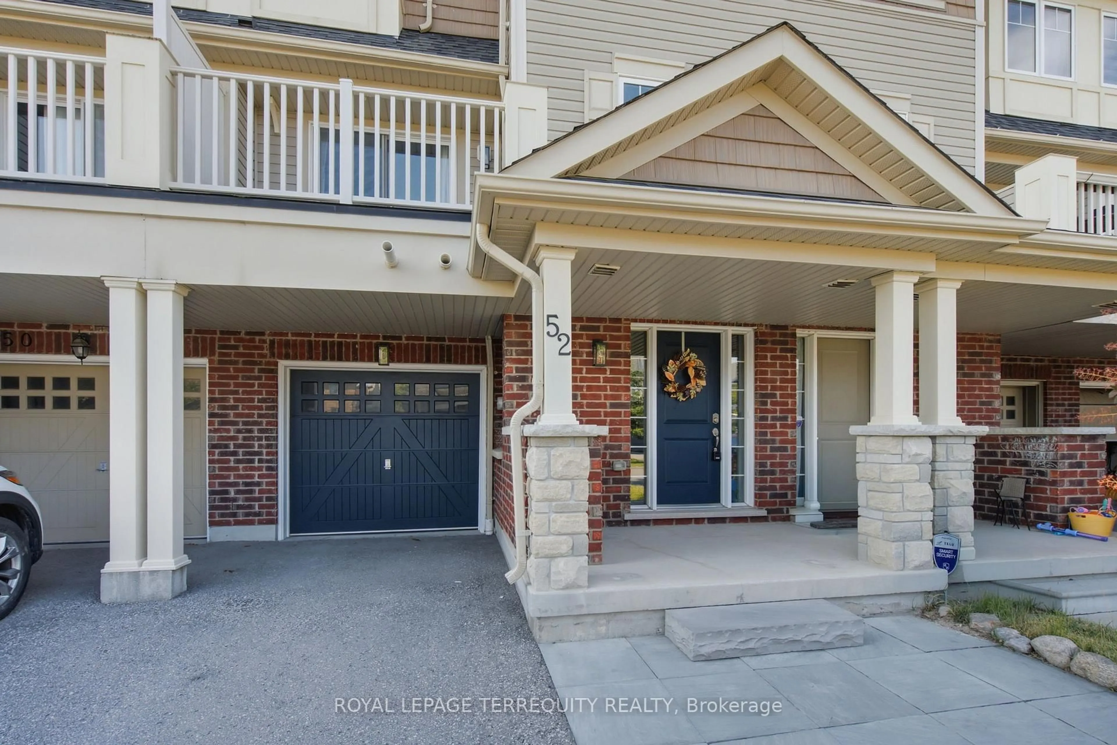 Indoor entryway for 52 Artania St, Oshawa Ontario L1L 0E6