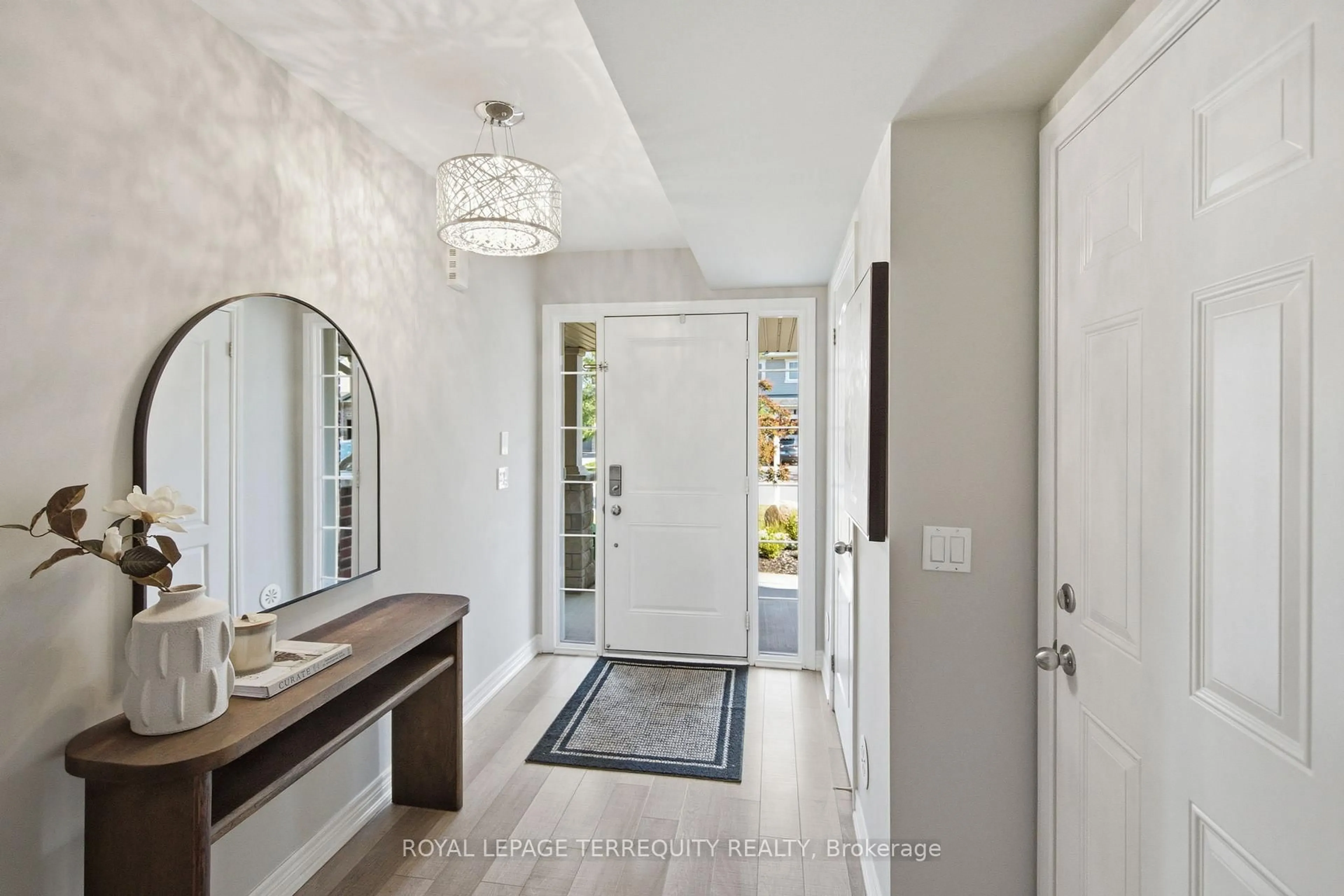 Indoor entryway for 52 Artania St, Oshawa Ontario L1L 0E6