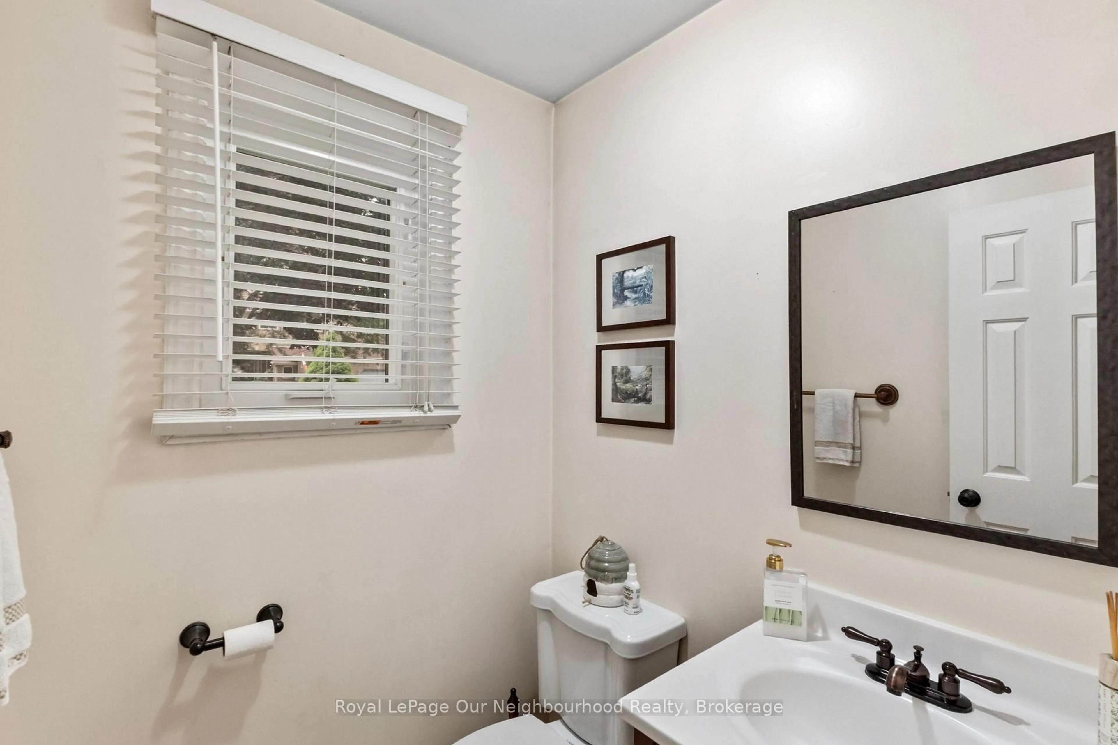 Standard bathroom, ceramic/tile floor for 23 Woodward Dr, Whitby Ontario L1N 8X3