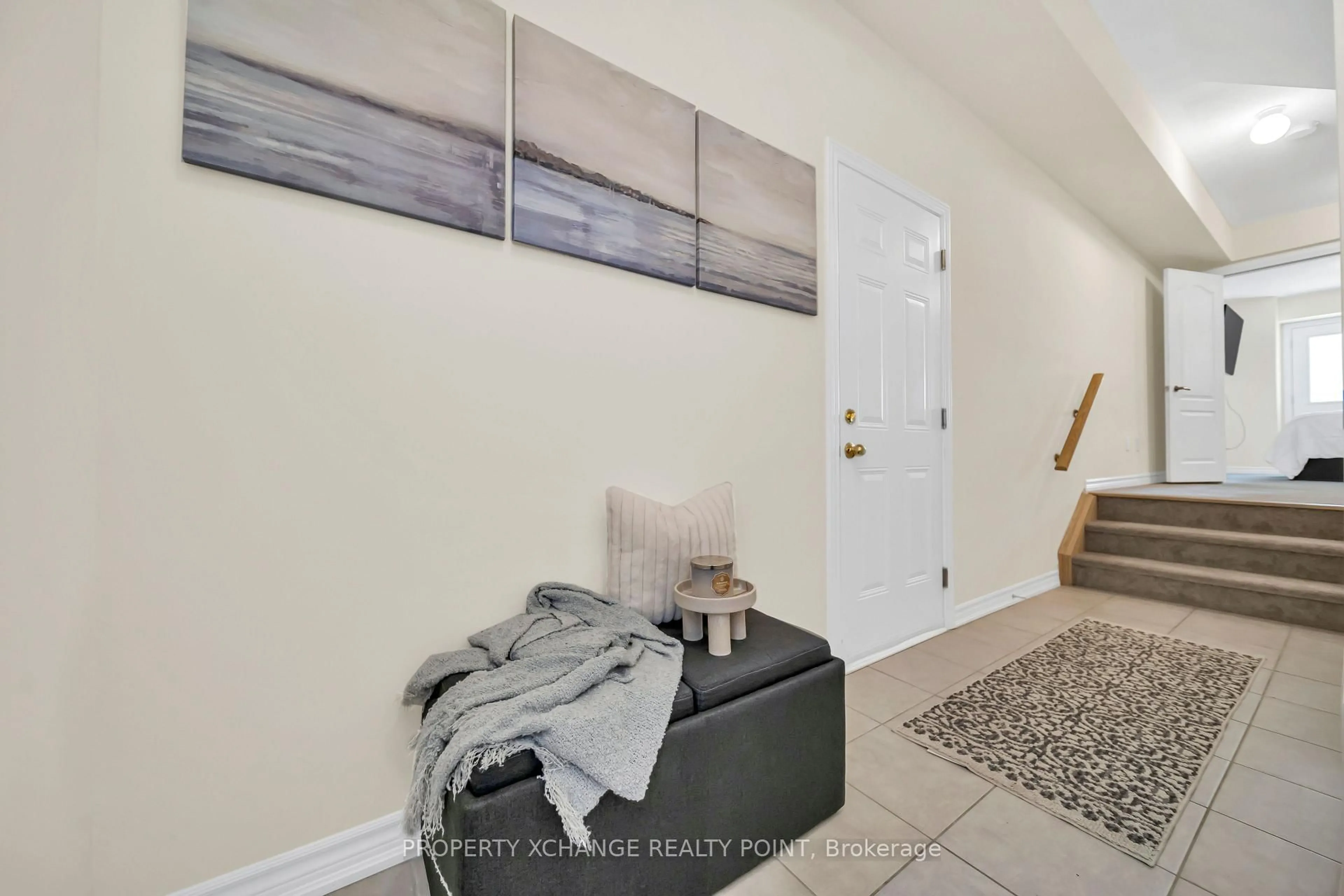 Indoor entryway for 2540 William Jackson Dr #603, Pickering Ontario L1X 0E4