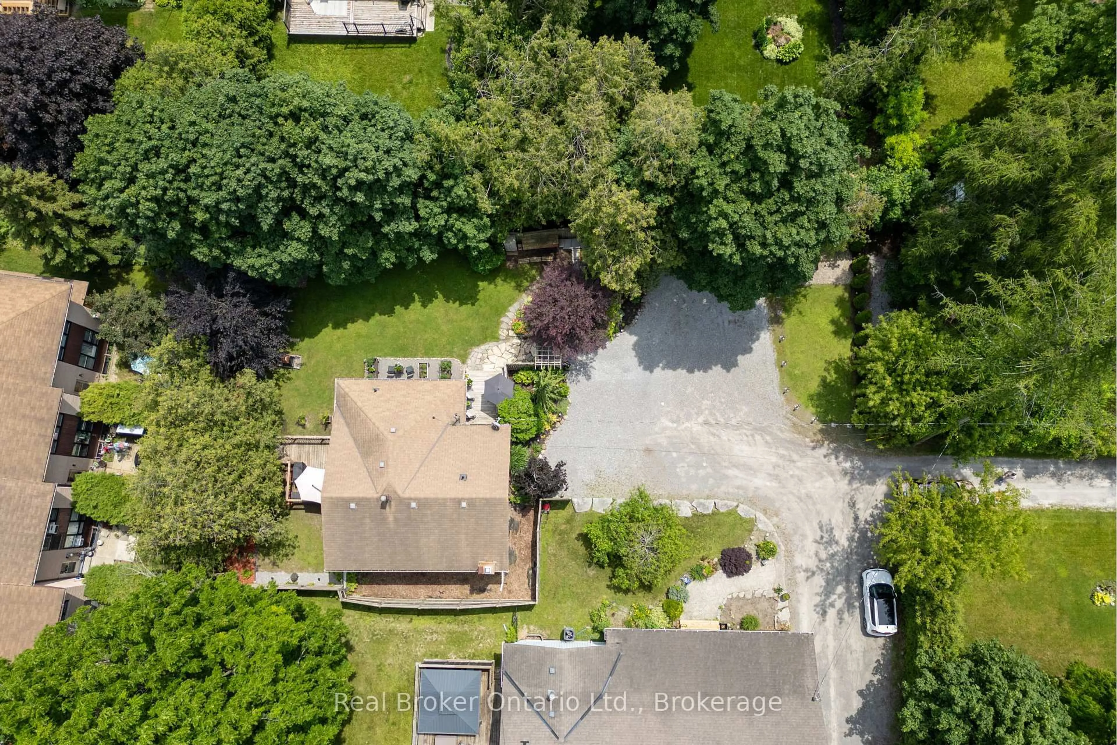 A pic from outside/outdoor area/front of a property/back of a property/a pic from drone, street for 45 Centre St, Clarington Ontario L1C 2Y2