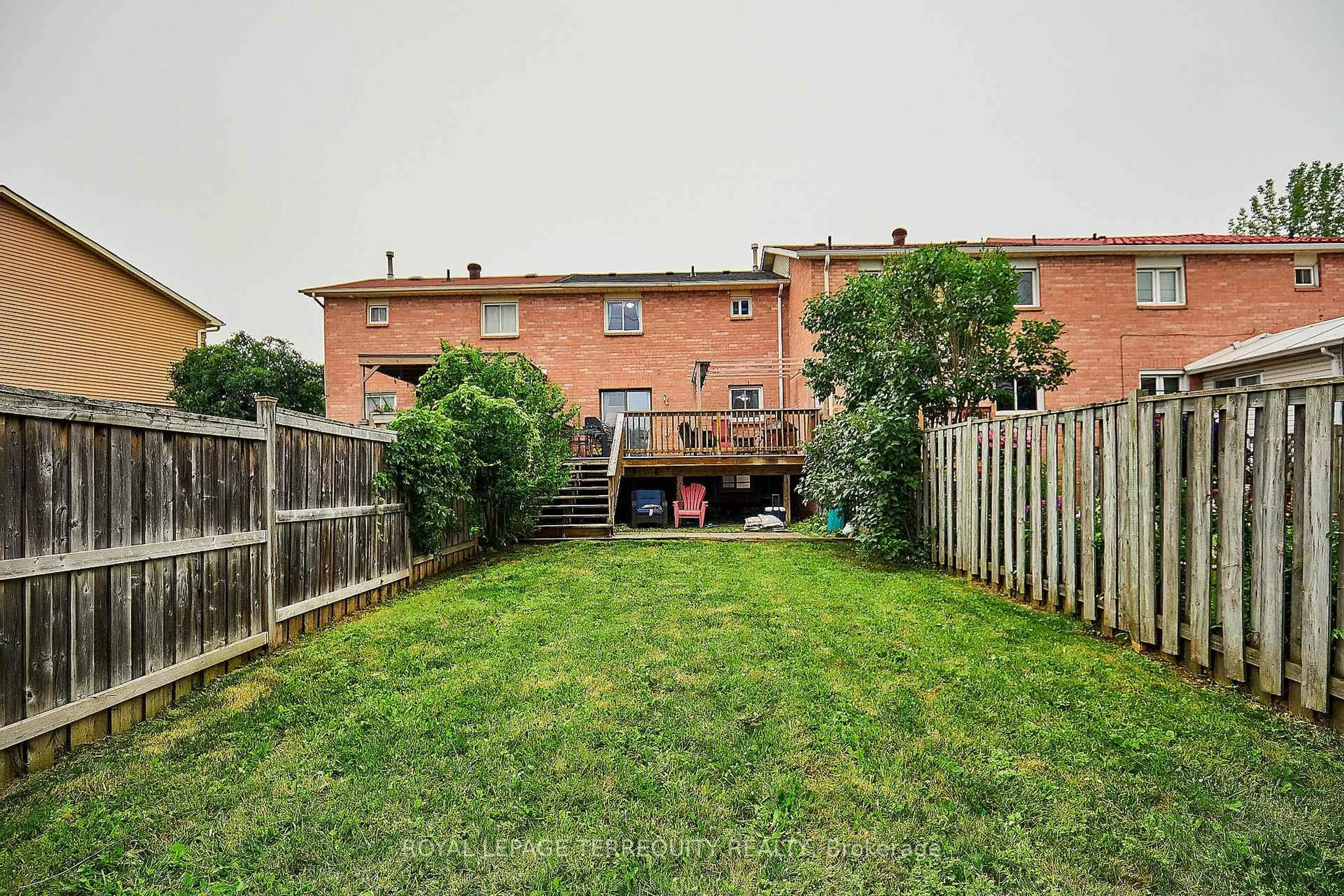 Patio, street for 26 Field Cres, Ajax Ontario L1Z 1A8
