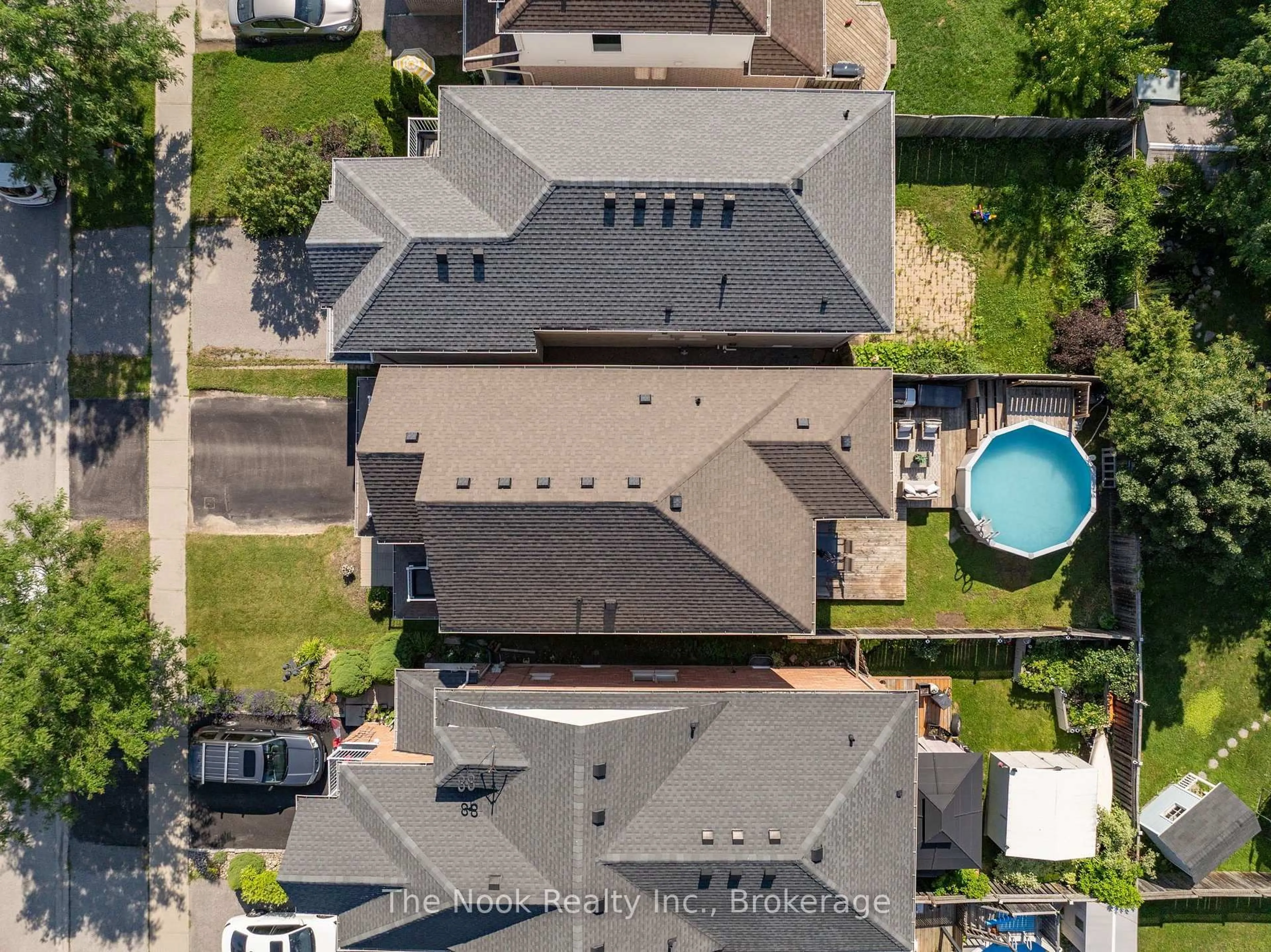A pic from outside/outdoor area/front of a property/back of a property/a pic from drone, street for 153 Madden Pl, Clarington Ontario L1C 5K4