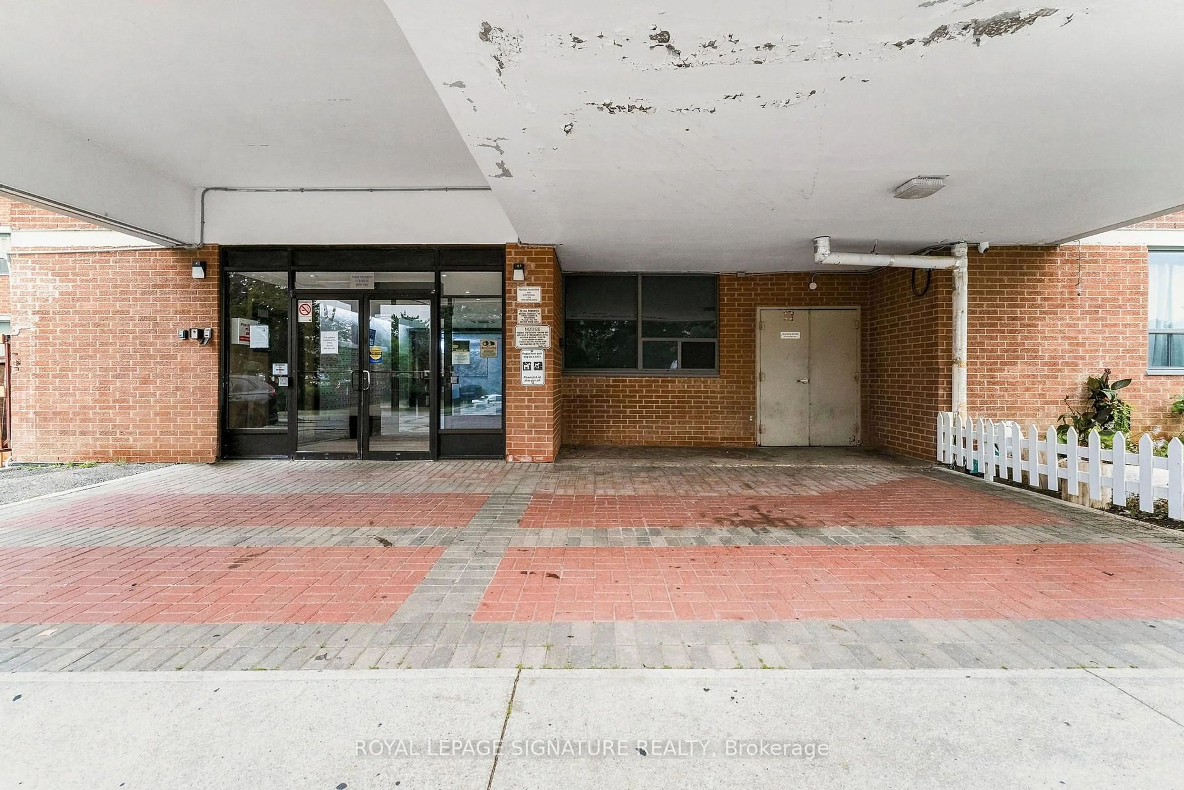Indoor foyer for 100 Wingarden Crt #1807, Toronto Ontario M1B 2P4