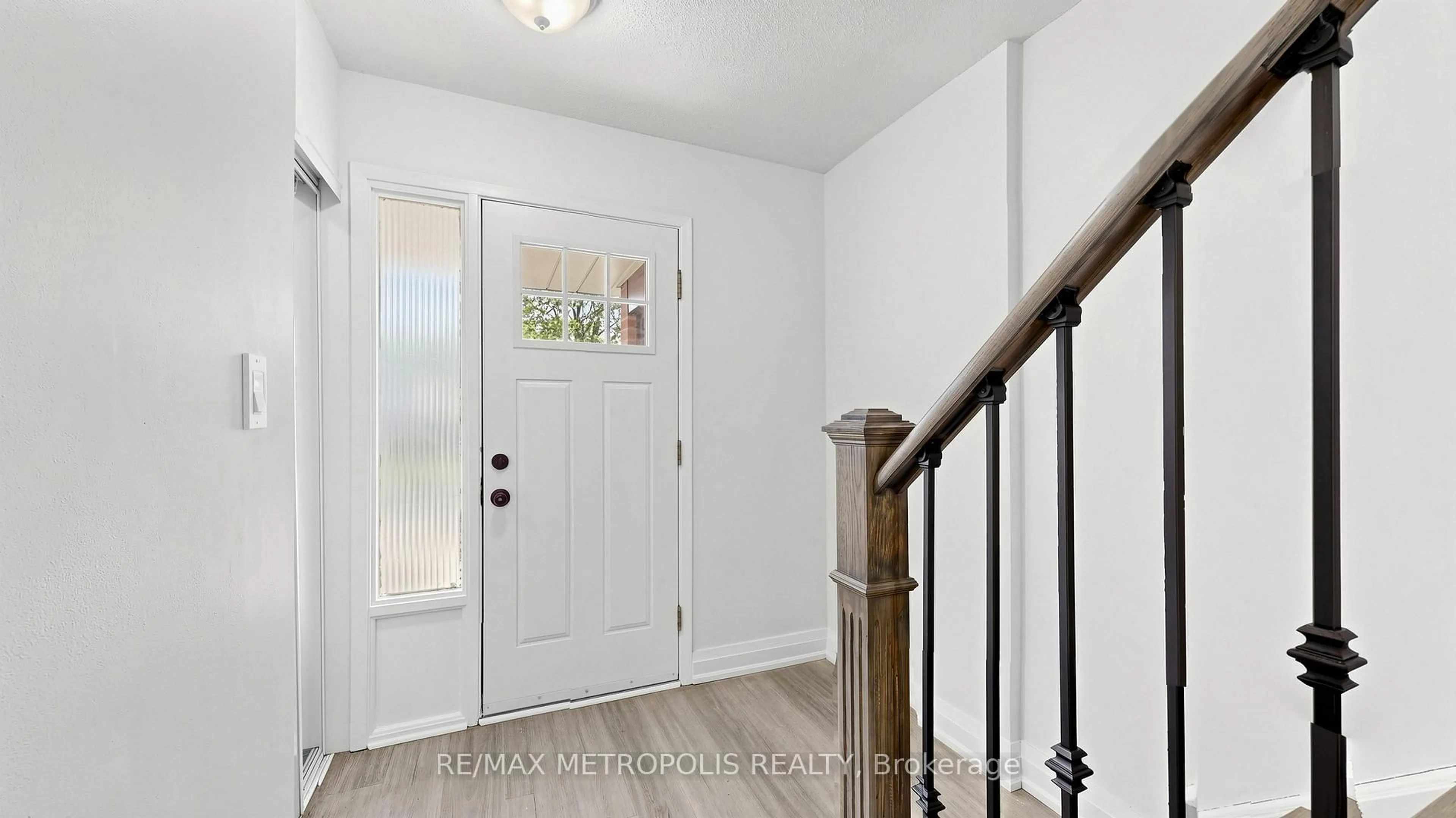 Indoor entryway for 11 Livonia Pl #18, Toronto Ontario M1E 4W5