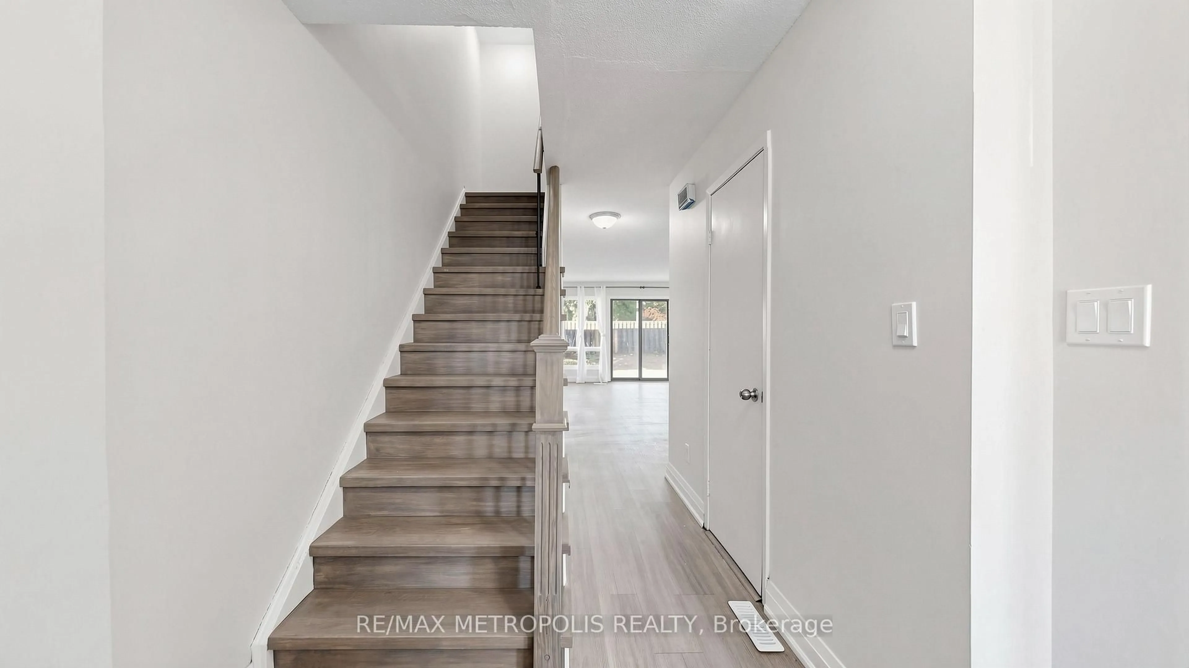 Indoor entryway for 11 Livonia Pl #18, Toronto Ontario M1E 4W5