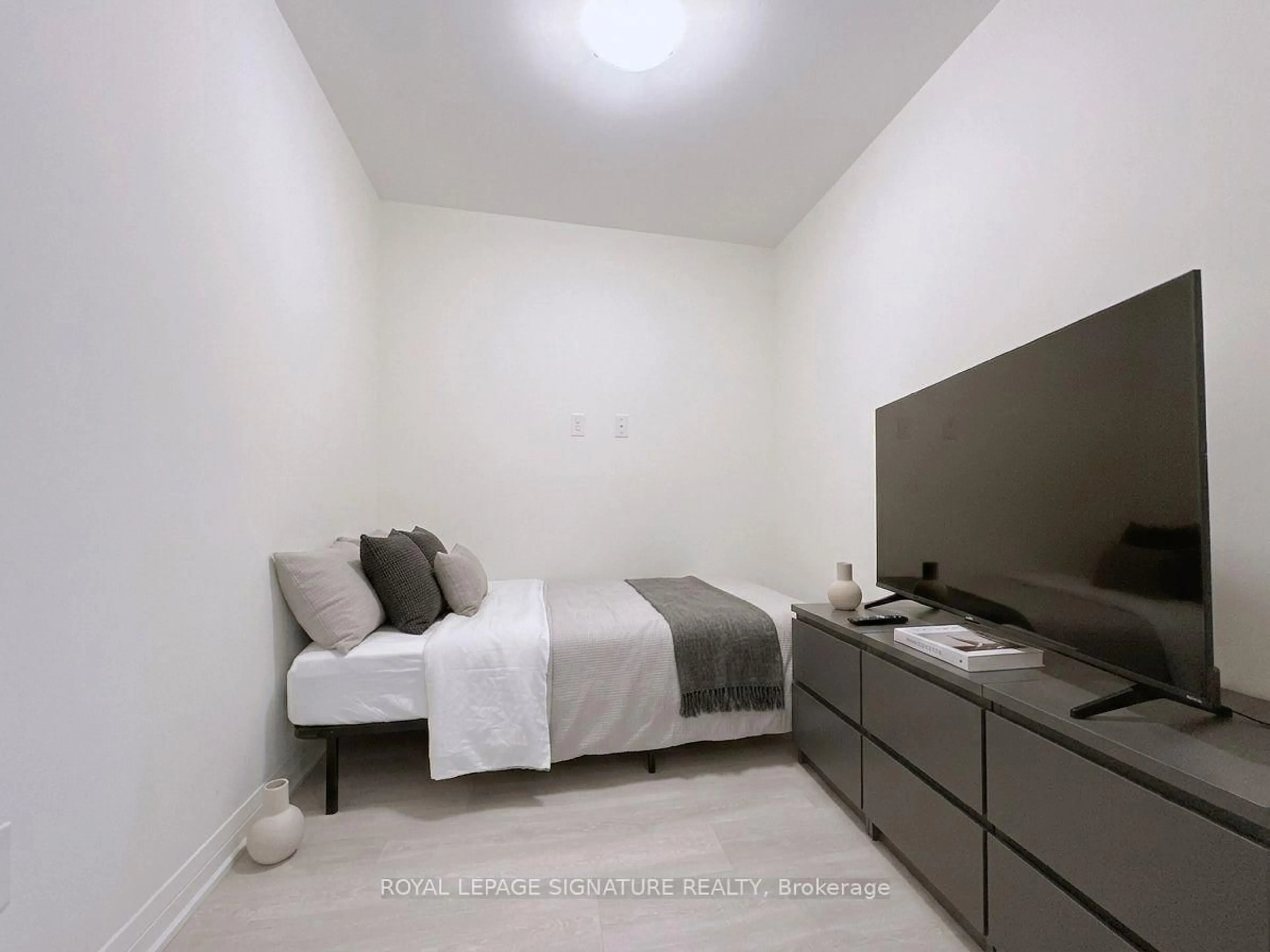 A pic of a room for 3270 Sheppard Ave #325, Toronto Ontario M1T 0B3