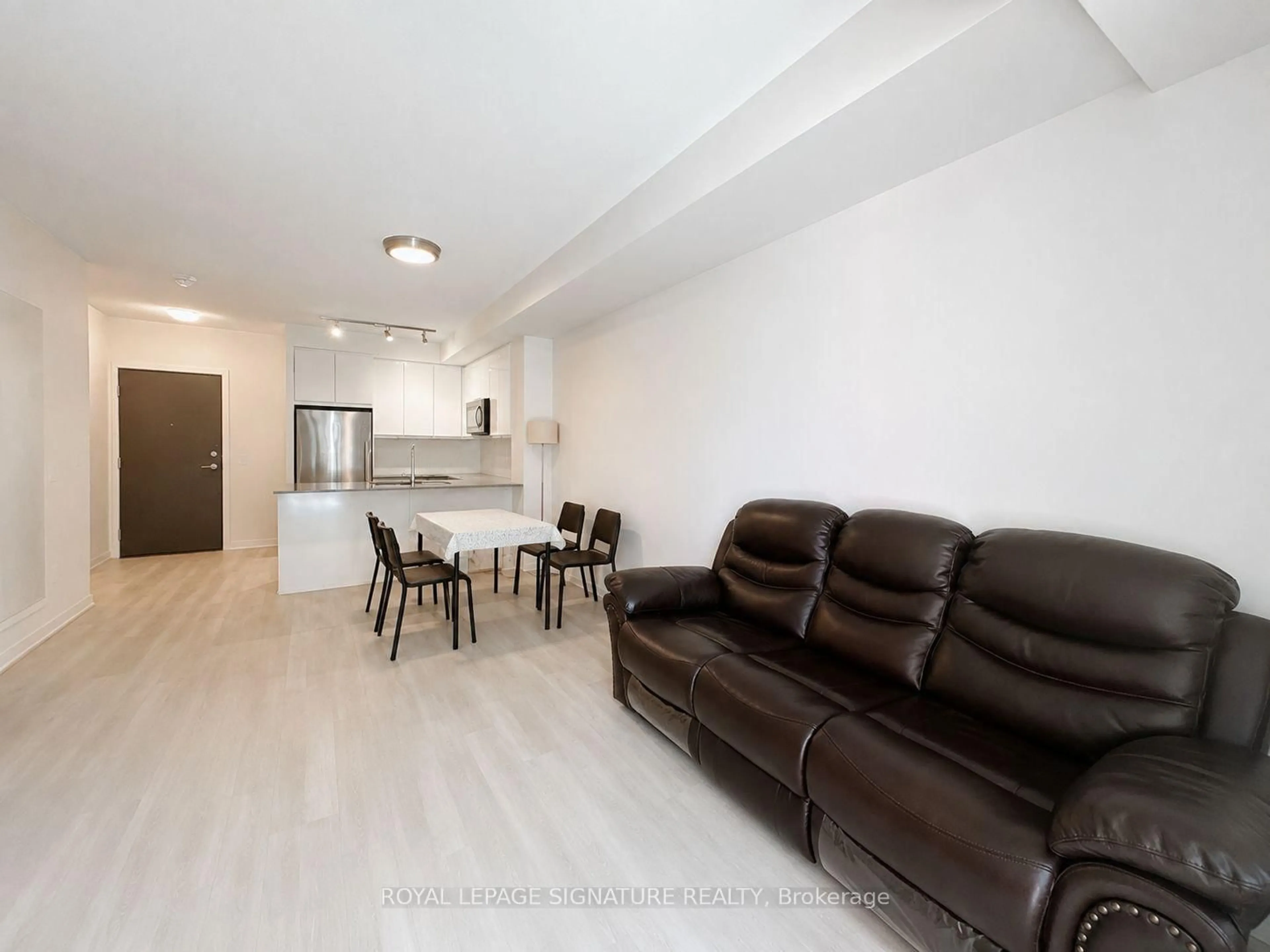Living room with furniture, unknown for 3270 Sheppard Ave #325, Toronto Ontario M1T 0B3