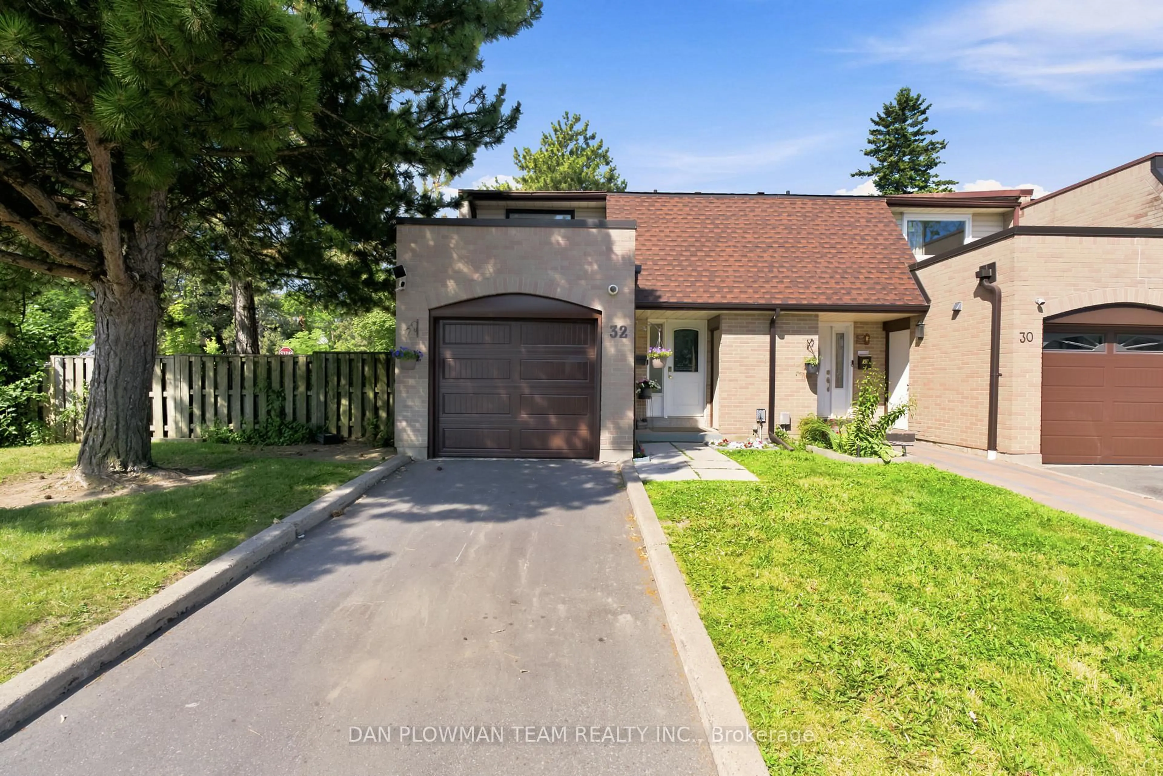 A pic from outside/outdoor area/front of a property/back of a property/a pic from drone, street for 11 Livonia Pl #32, Toronto Ontario M1E 4W5