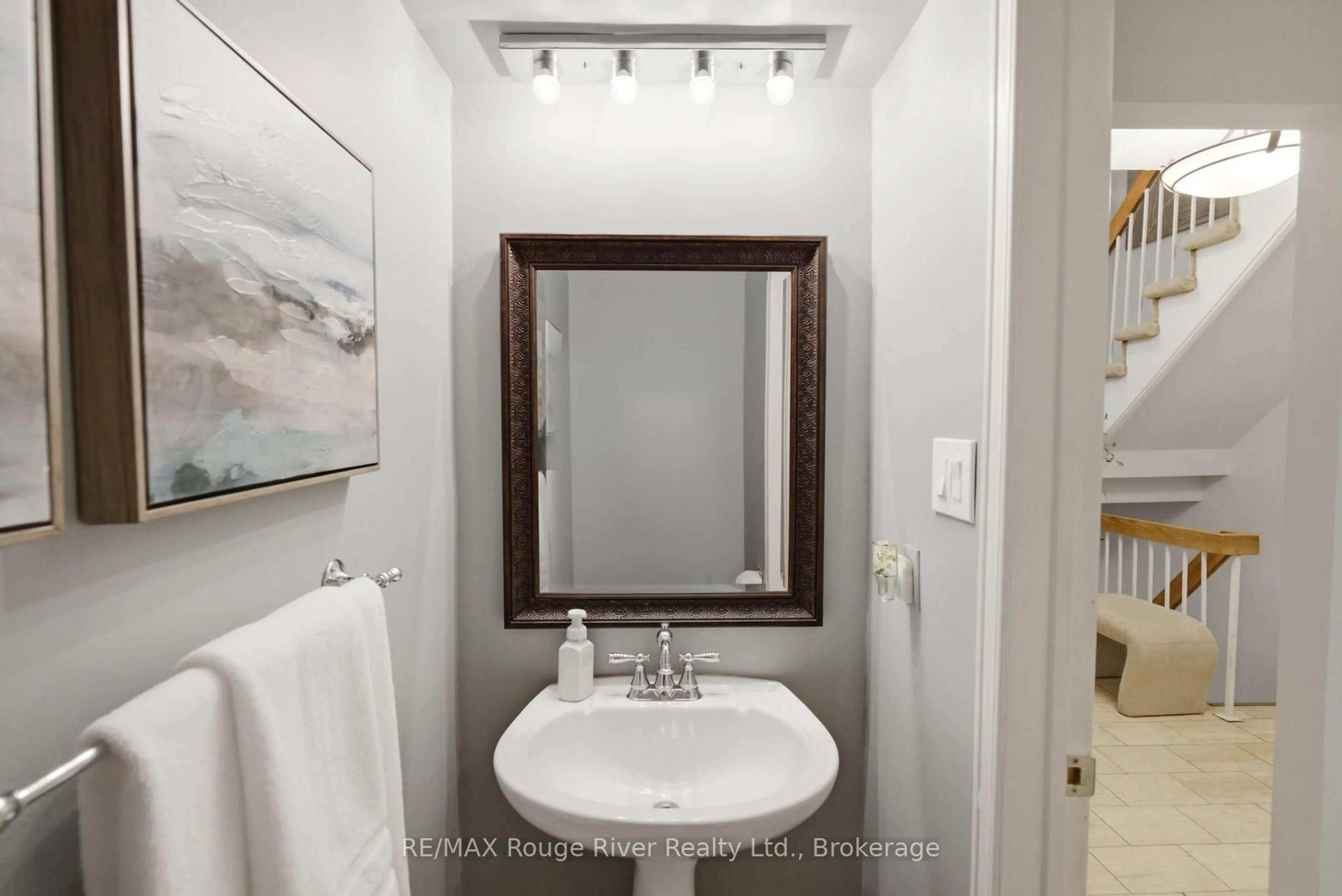Standard bathroom, ceramic/tile floor for 813 Ironwood Crt, Whitby Ontario L1N 6S3
