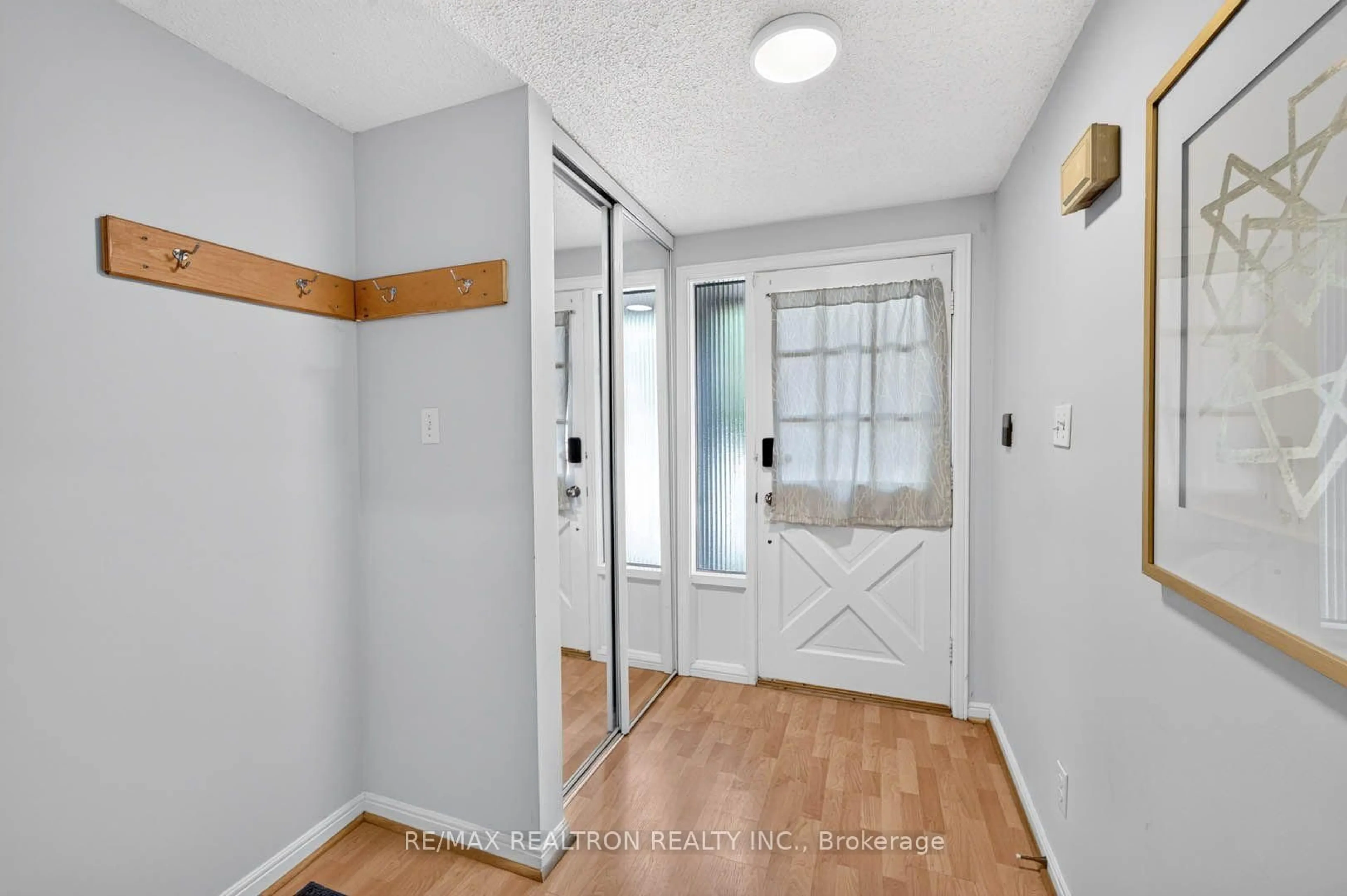 Indoor entryway for 100 Burrows Hall Blvd #36, Toronto Ontario M1B 1M7