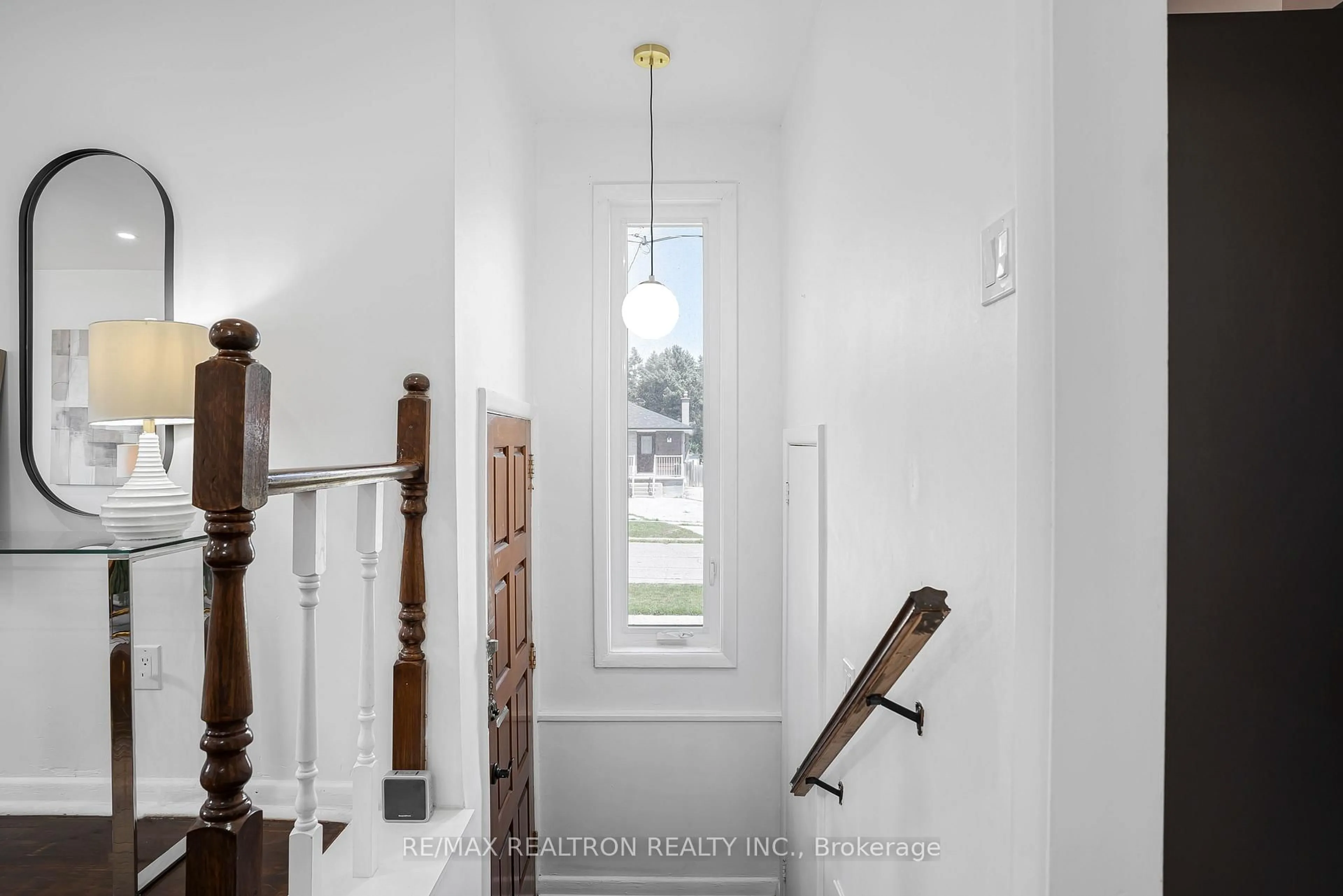 Indoor entryway for 6 Stephenfrank Rd, Toronto Ontario M1P 3W3