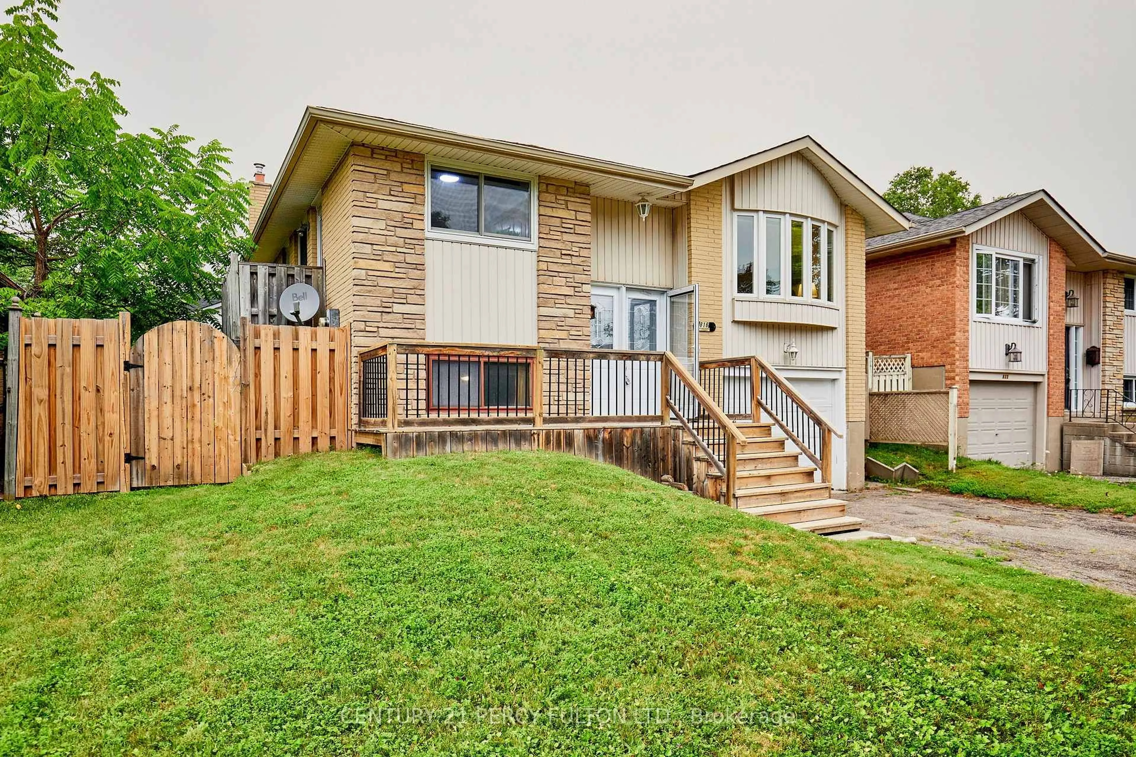 Home with brick exterior material, unknown for 816 Carnaby Cres, Oshawa Ontario L1G 2Y8