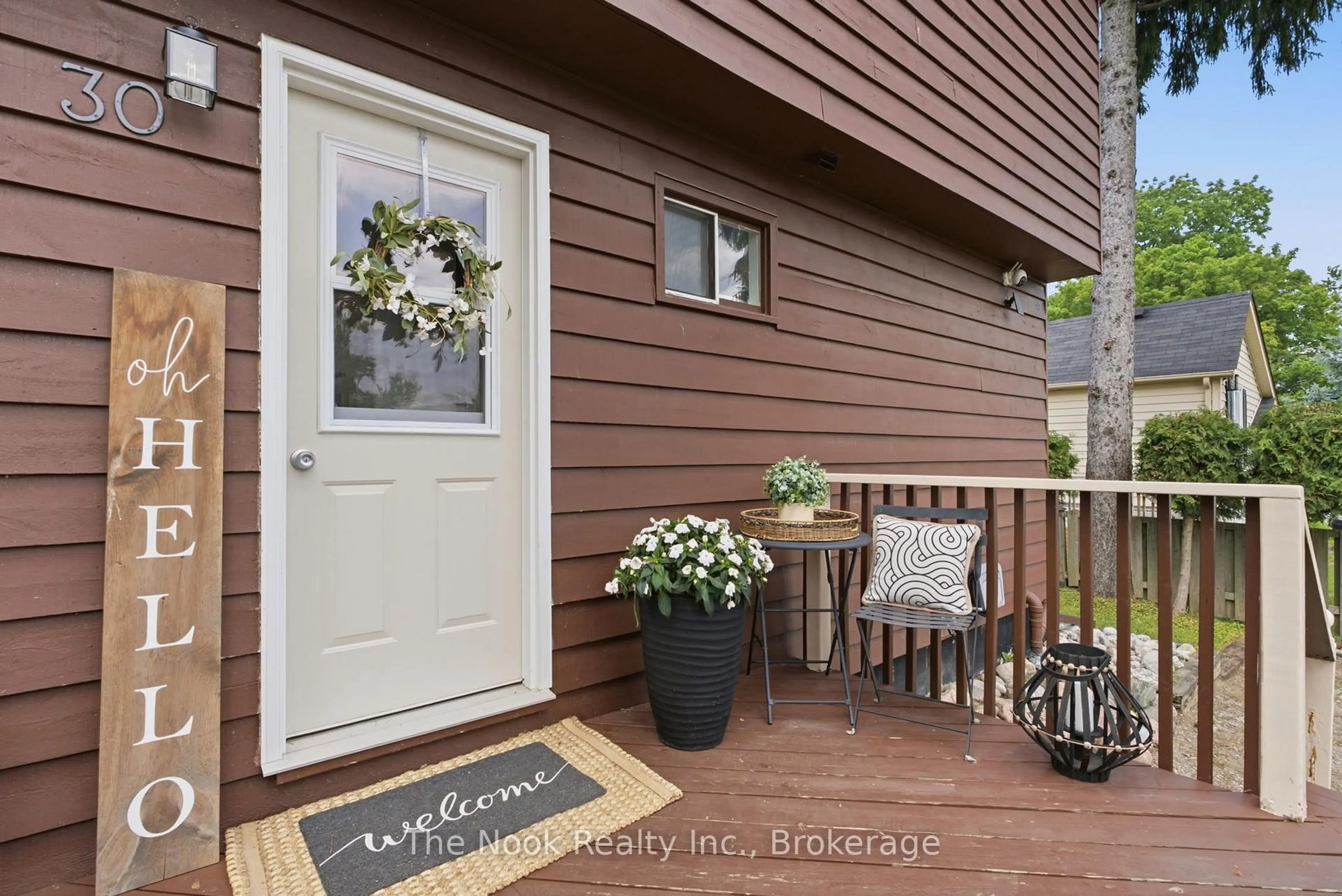 Indoor entryway for 30 Lakeview Ave, Scugog Ontario L0B 1E0