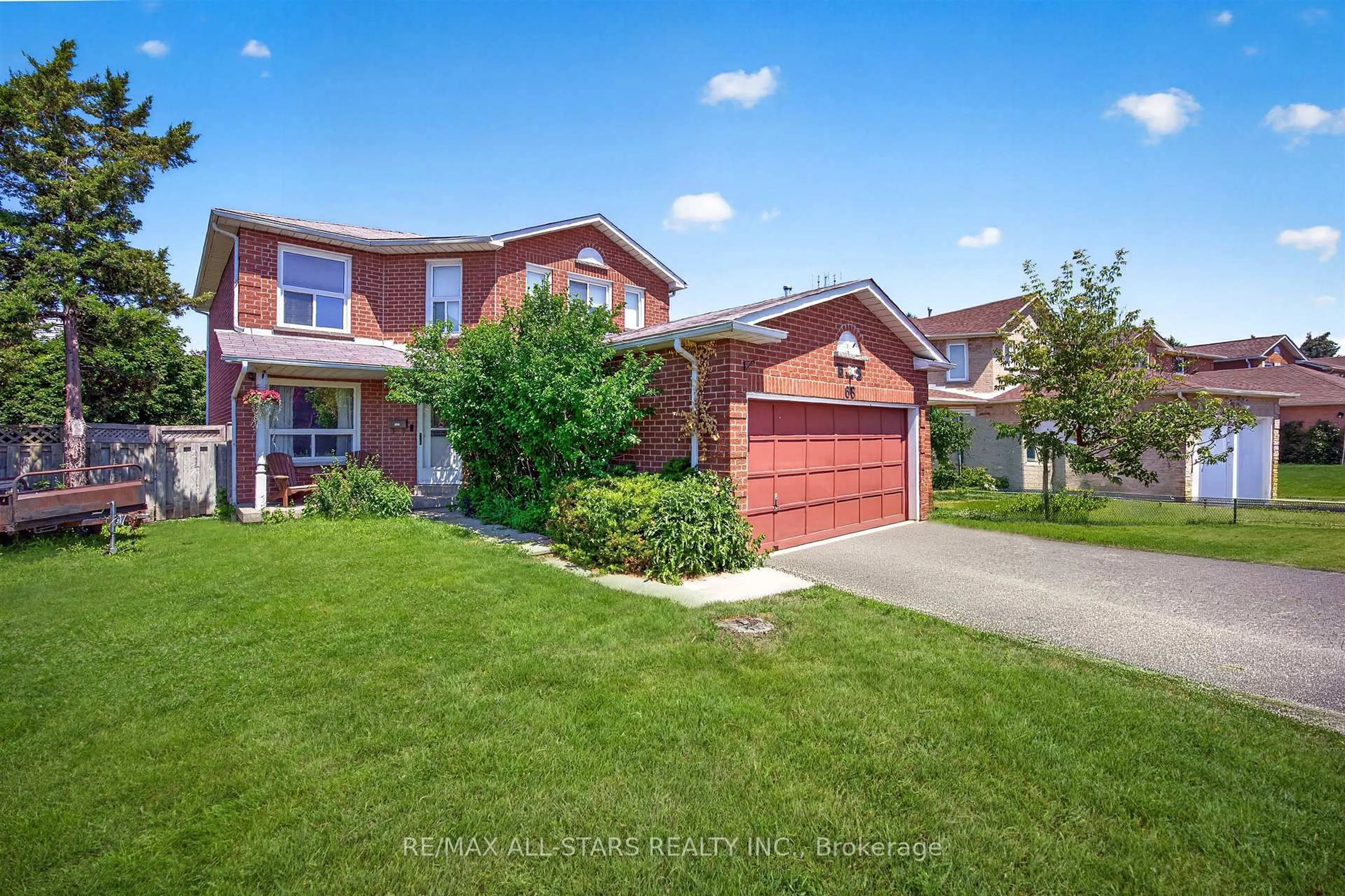 A pic from outside/outdoor area/front of a property/back of a property/a pic from drone, street for 68 Patterson Cres, Ajax Ontario L1S 6P3