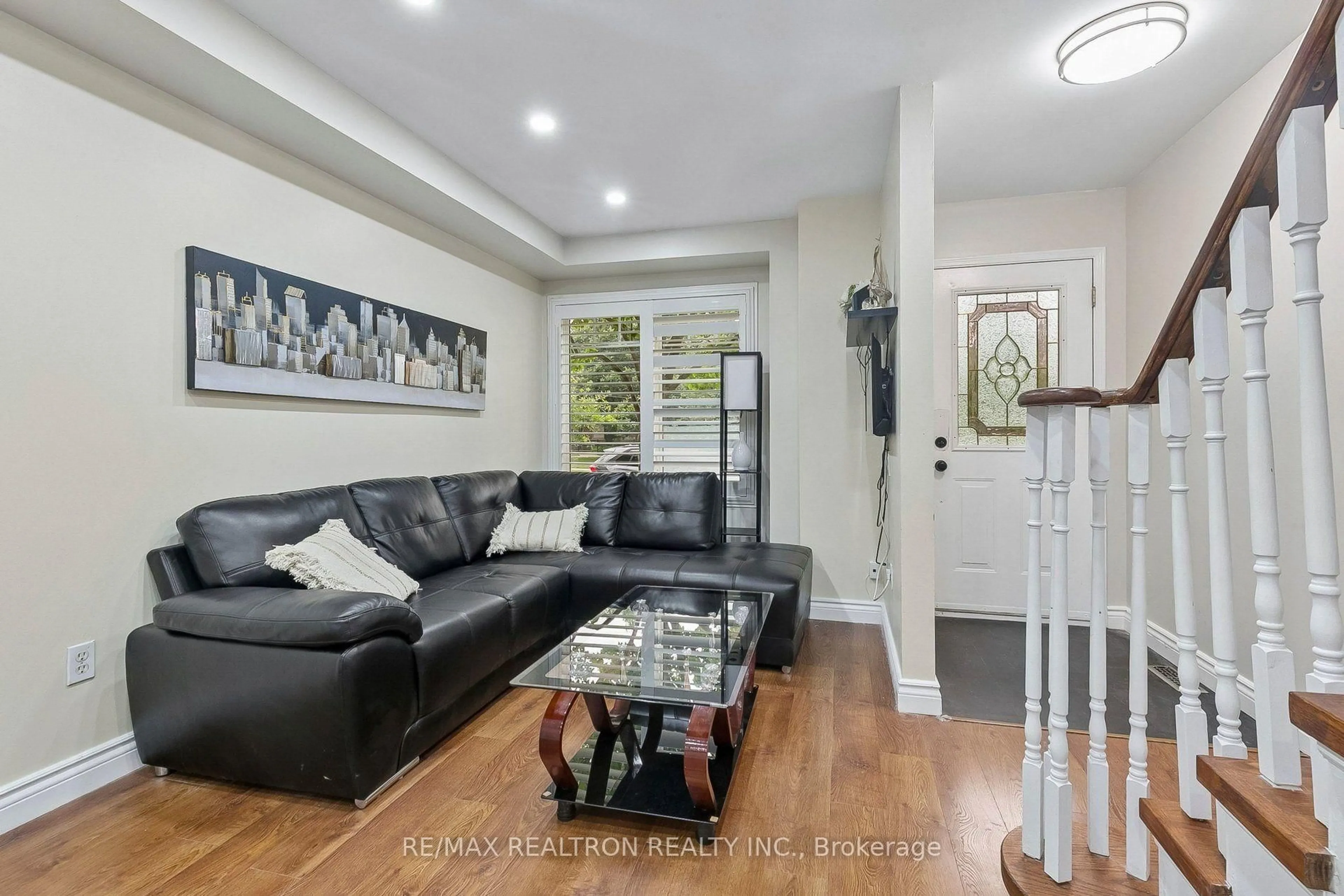 Living room with furniture, unknown for 25 Hedge End Rd, Toronto Ontario M1B 5Z4