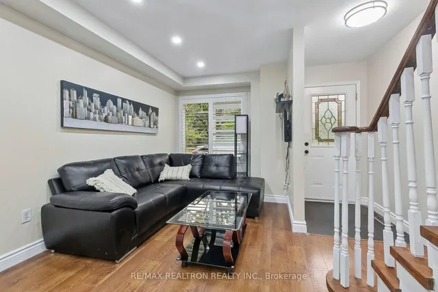 25 Hedge End Rd, Toronto 2