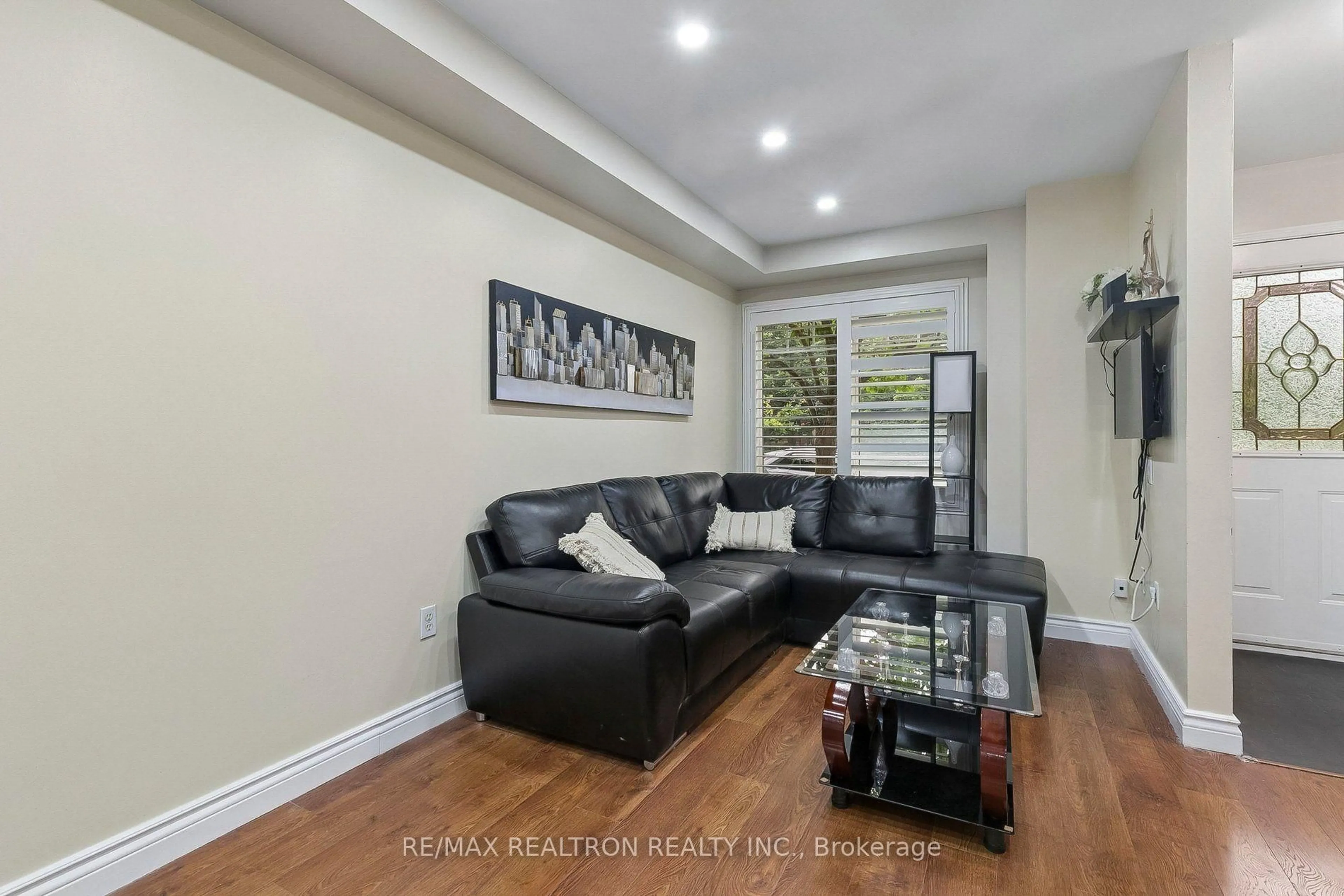 Living room with furniture, unknown for 25 Hedge End Rd, Toronto Ontario M1B 5Z4