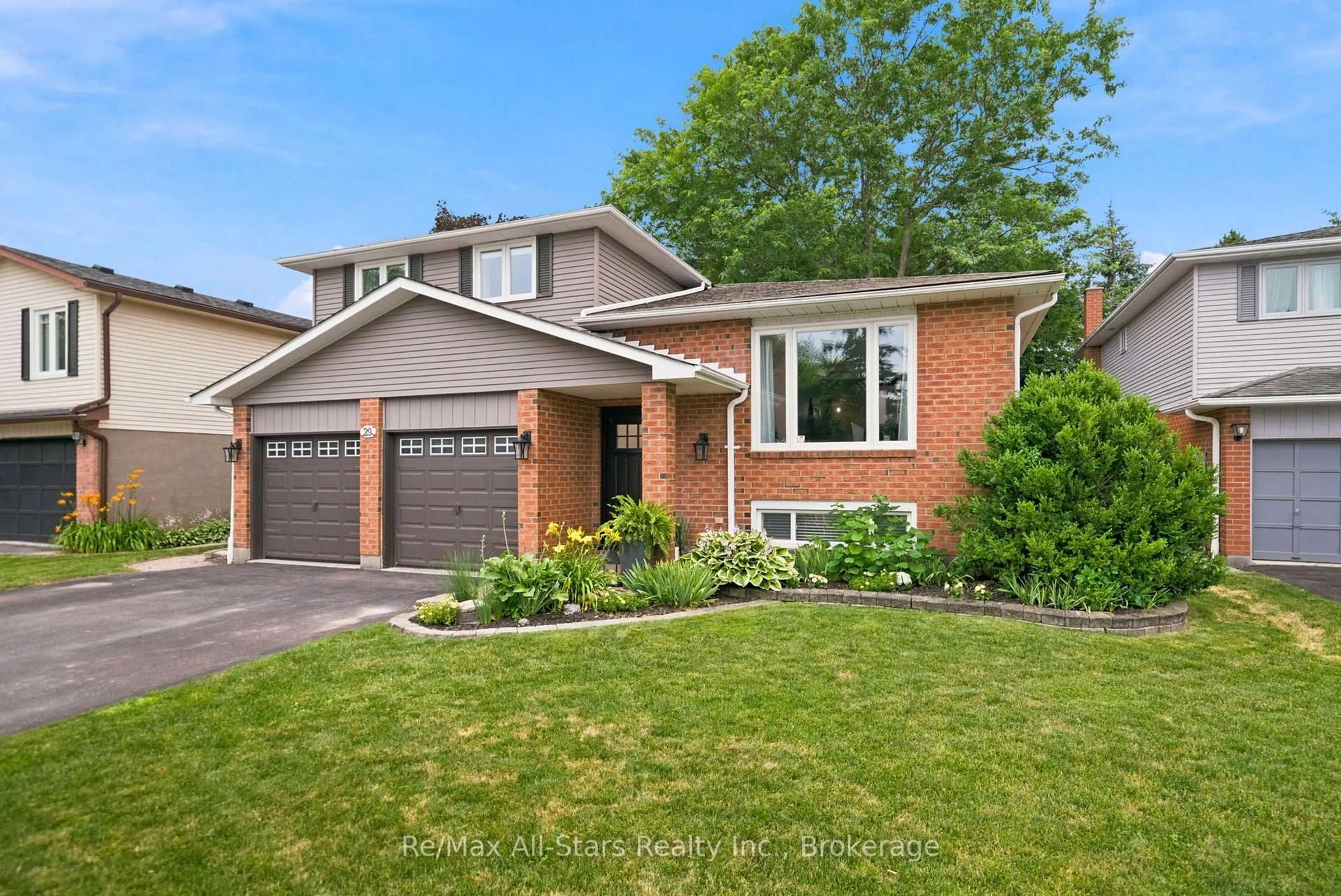 Home with brick exterior material, street for 29 Applewood Cres, Scugog Ontario L9L 1G7