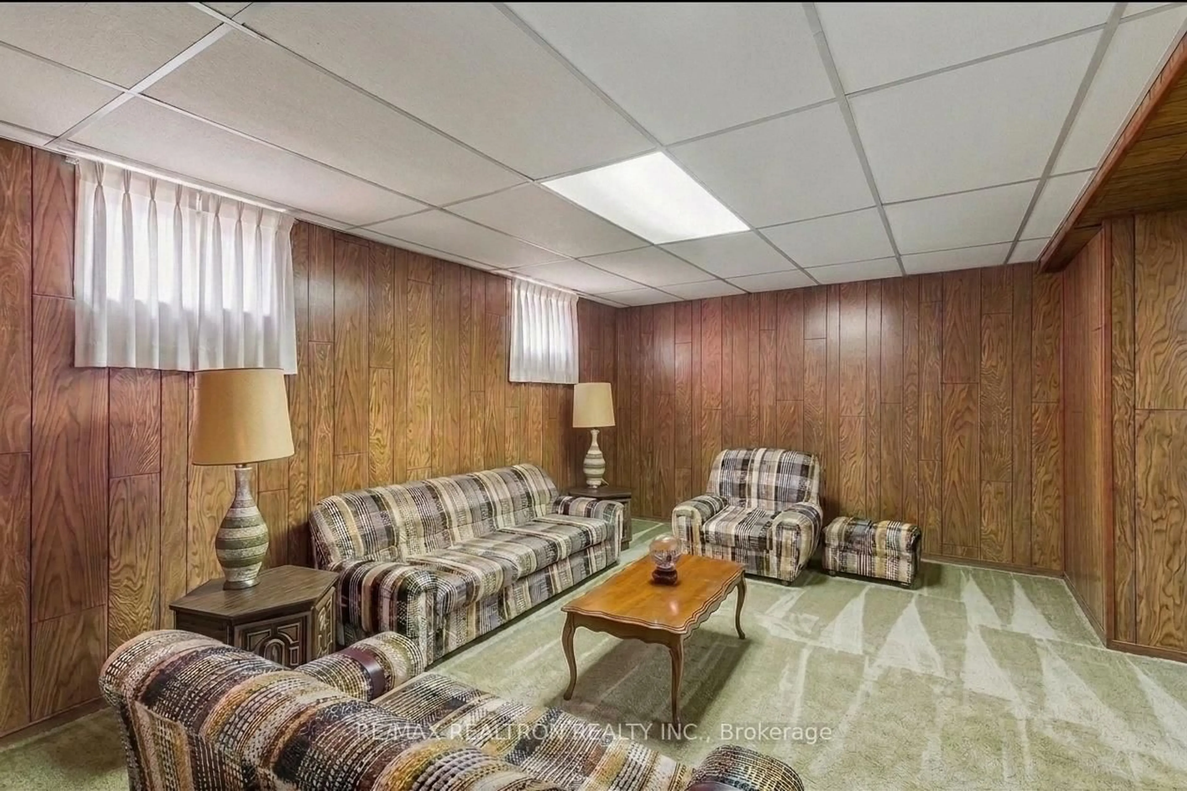 Lobby for 31 Griffen Dr, Toronto Ontario M1B 1A4