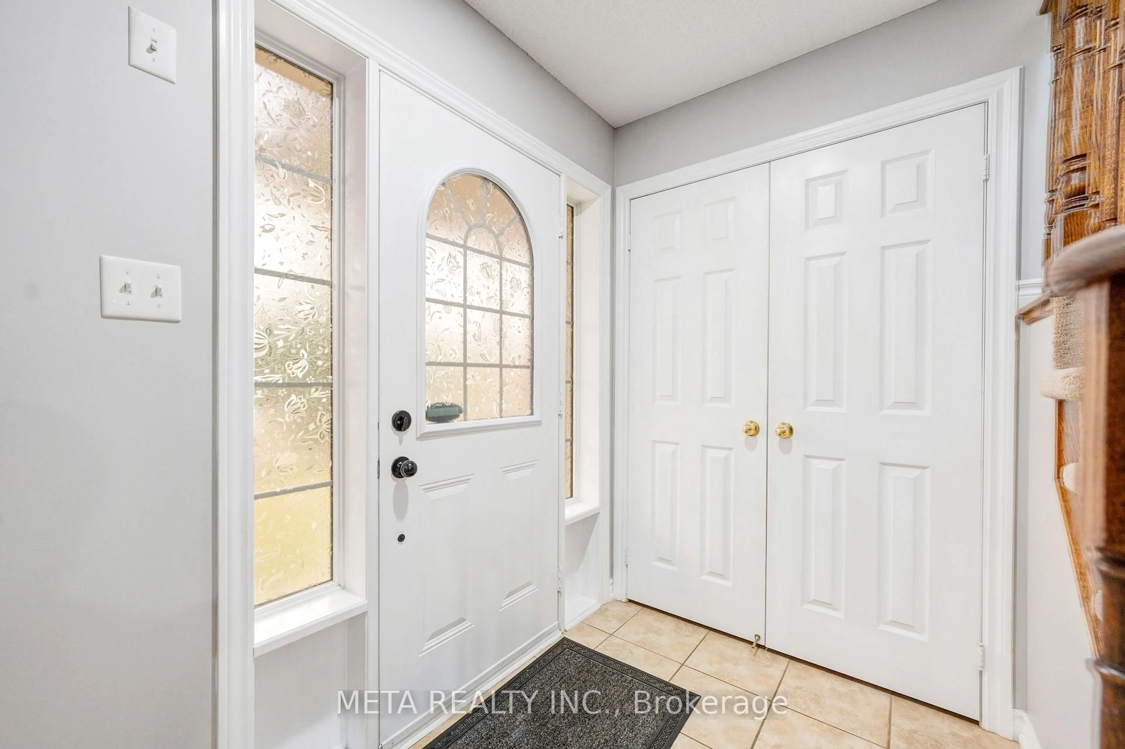Indoor entryway for 10 Broome Ave, Clarington Ontario L1E 0B1