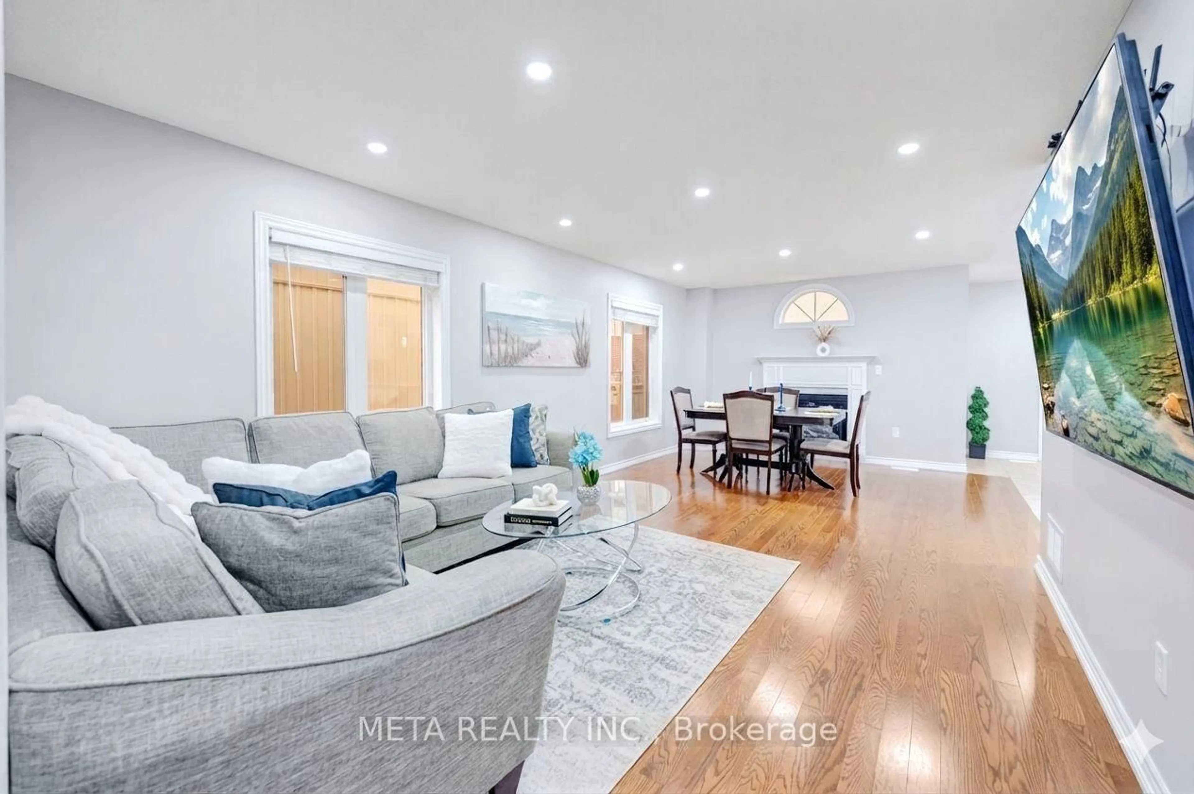 Living room with furniture, wood/laminate floor for 10 Broome Ave, Clarington Ontario L1E 0B1