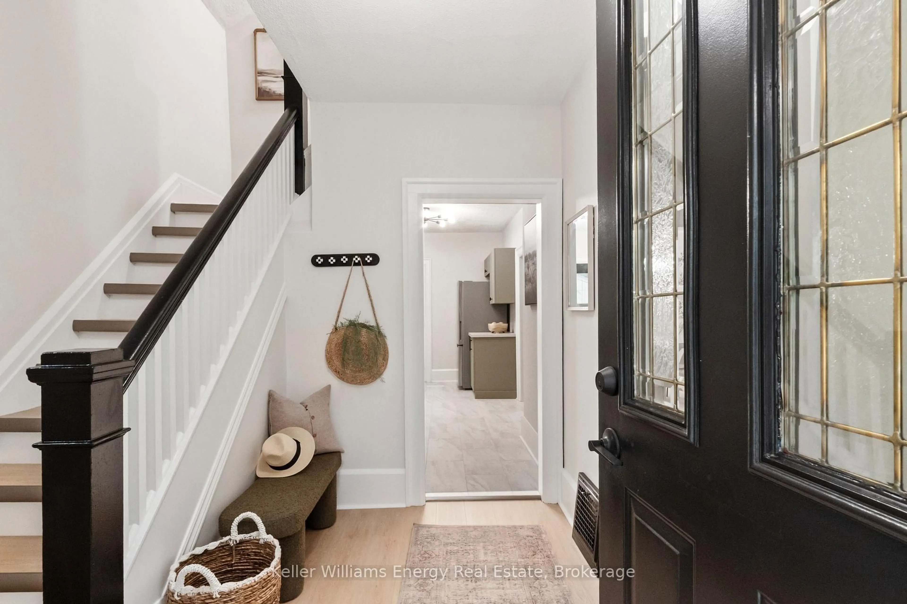 Indoor entryway for 55 Arlington Ave, Oshawa Ontario L1G 2N3
