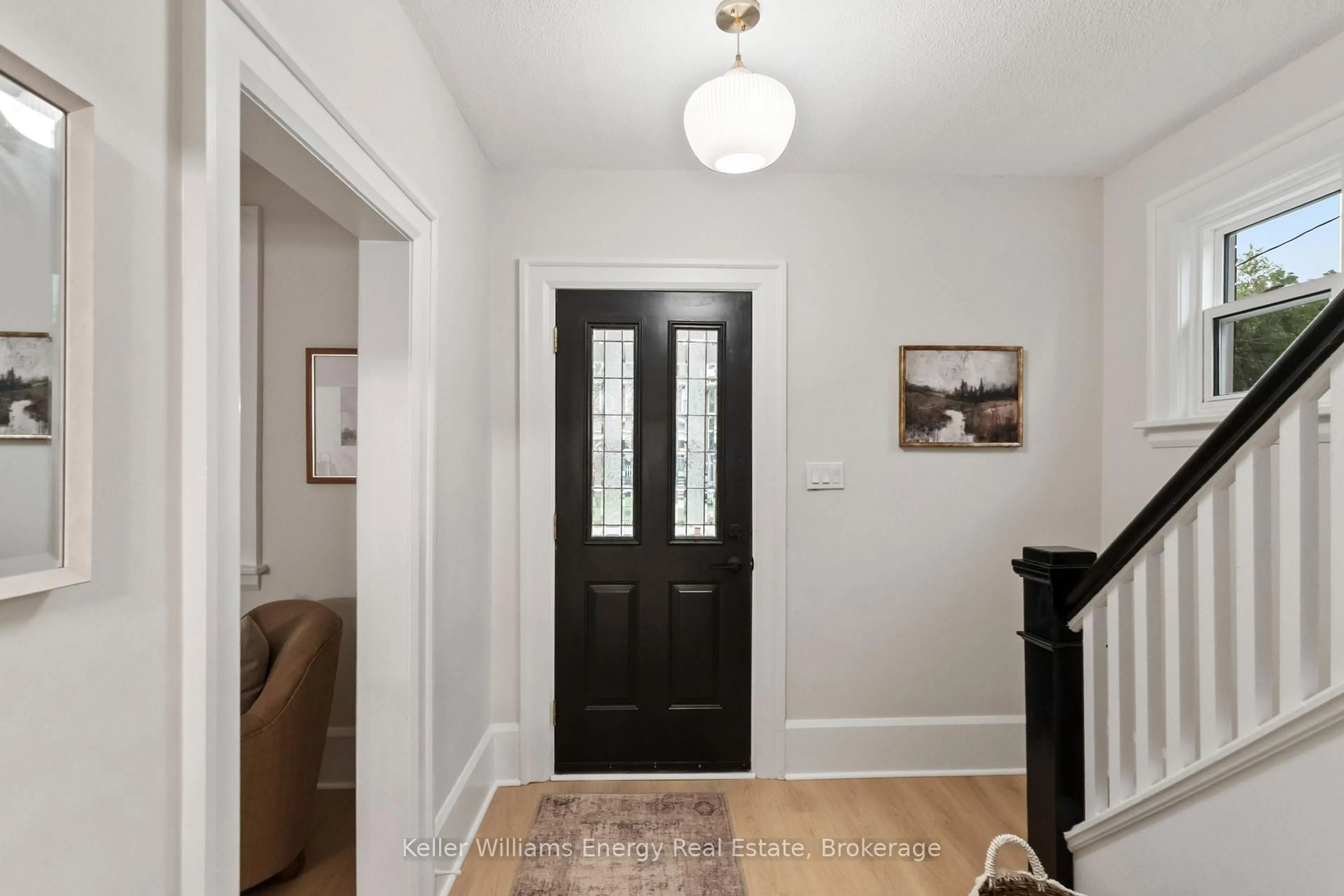 Indoor entryway for 55 Arlington Ave, Oshawa Ontario L1G 2N3