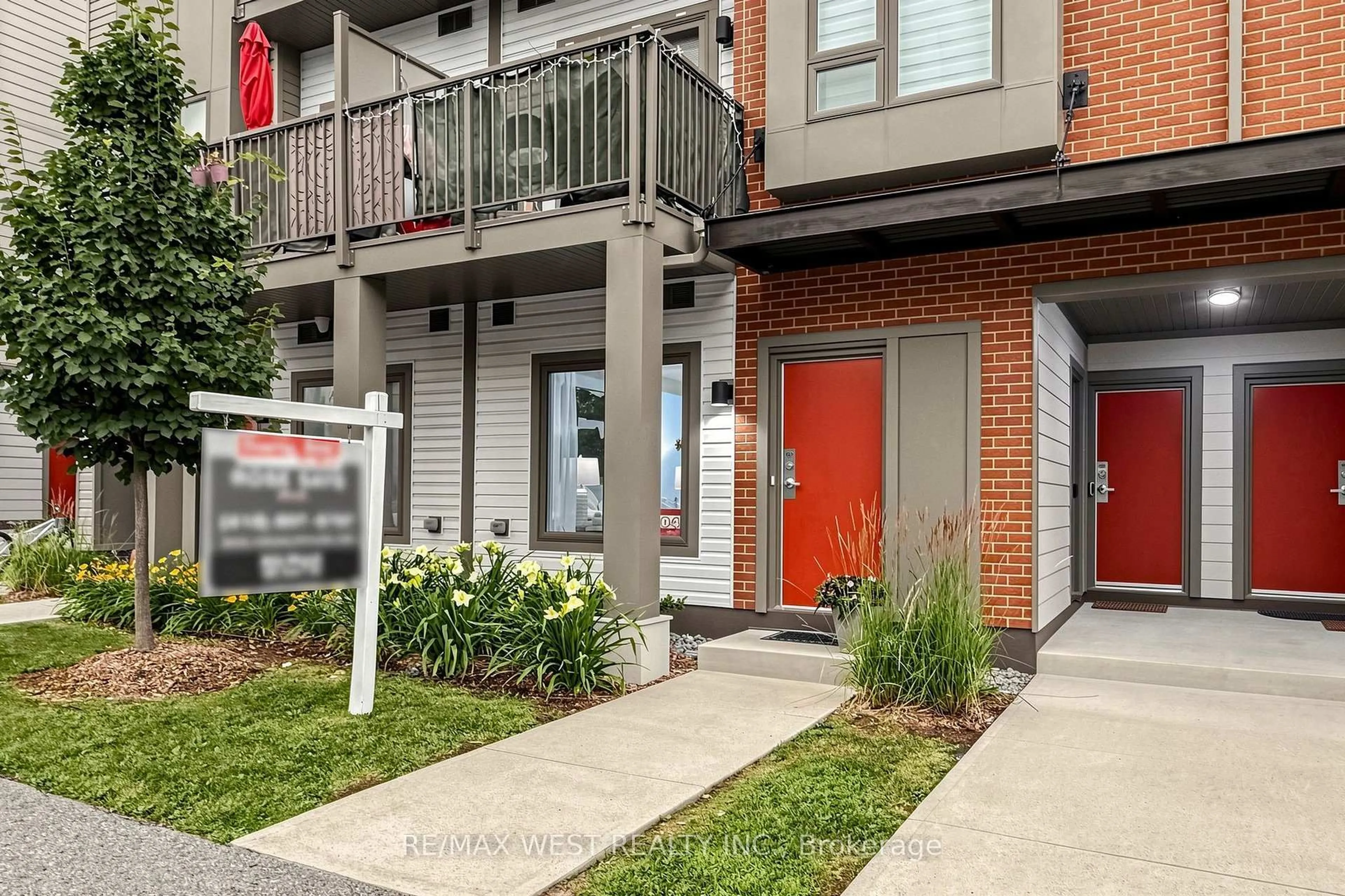 Home with brick exterior material, street for 2635 William Jackson Dr #404, Pickering Ontario L1X 0L3